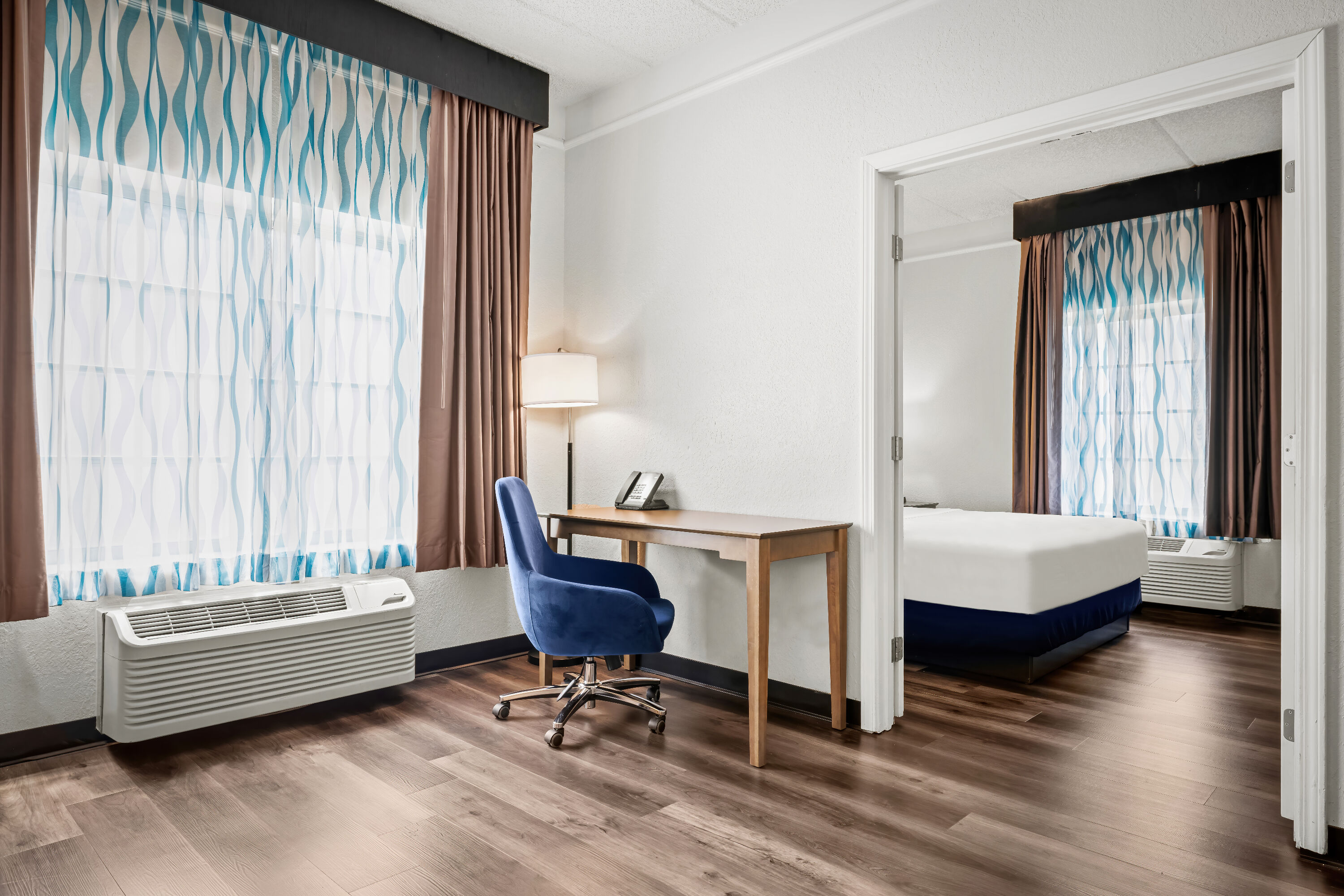 La Quinta Inn & Suites by Wyndham Miami Airport West suite in Miami, Florida