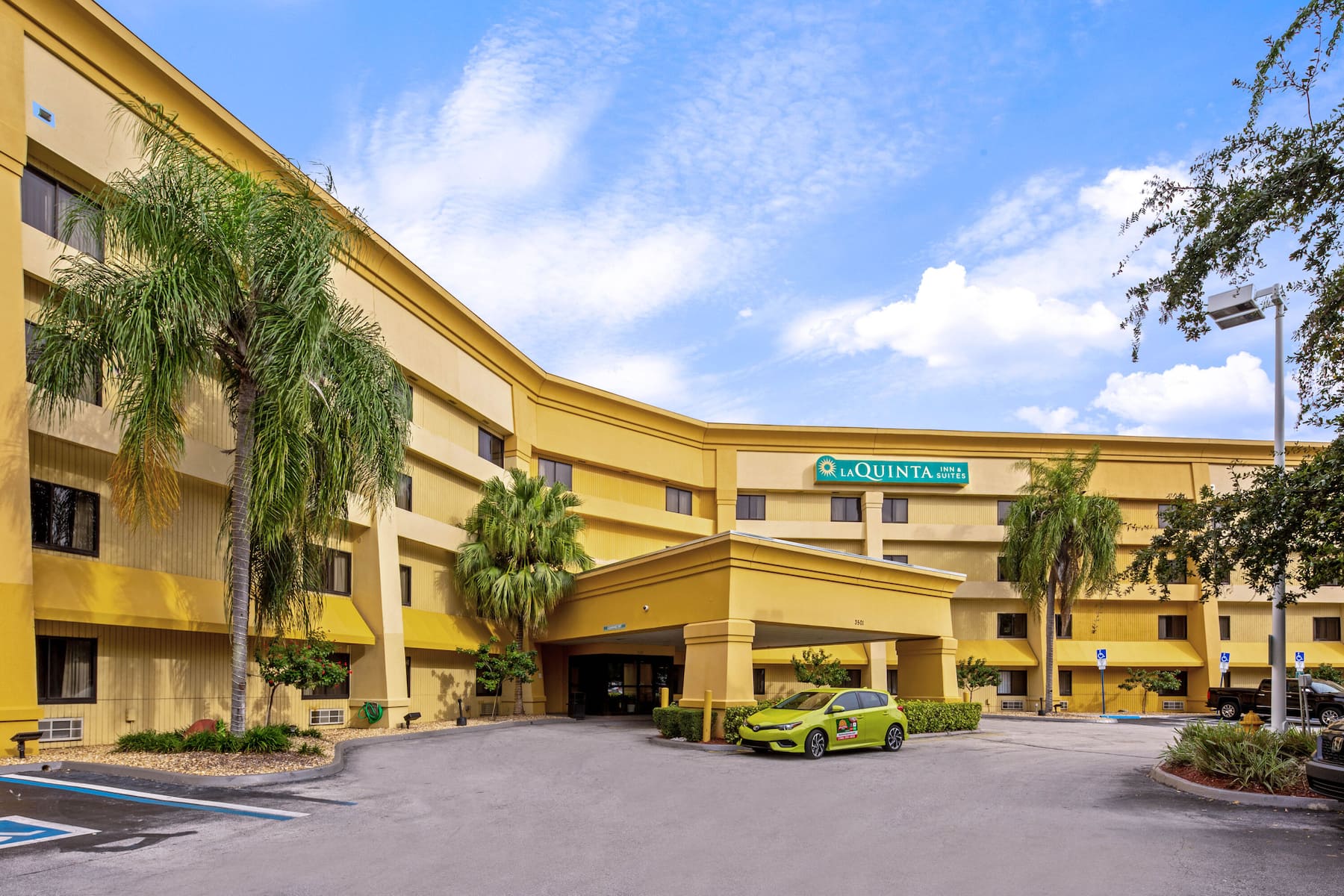 La Quinta Inn & Suites by Wyndham Miami Airport East | Miami, FL Hotels