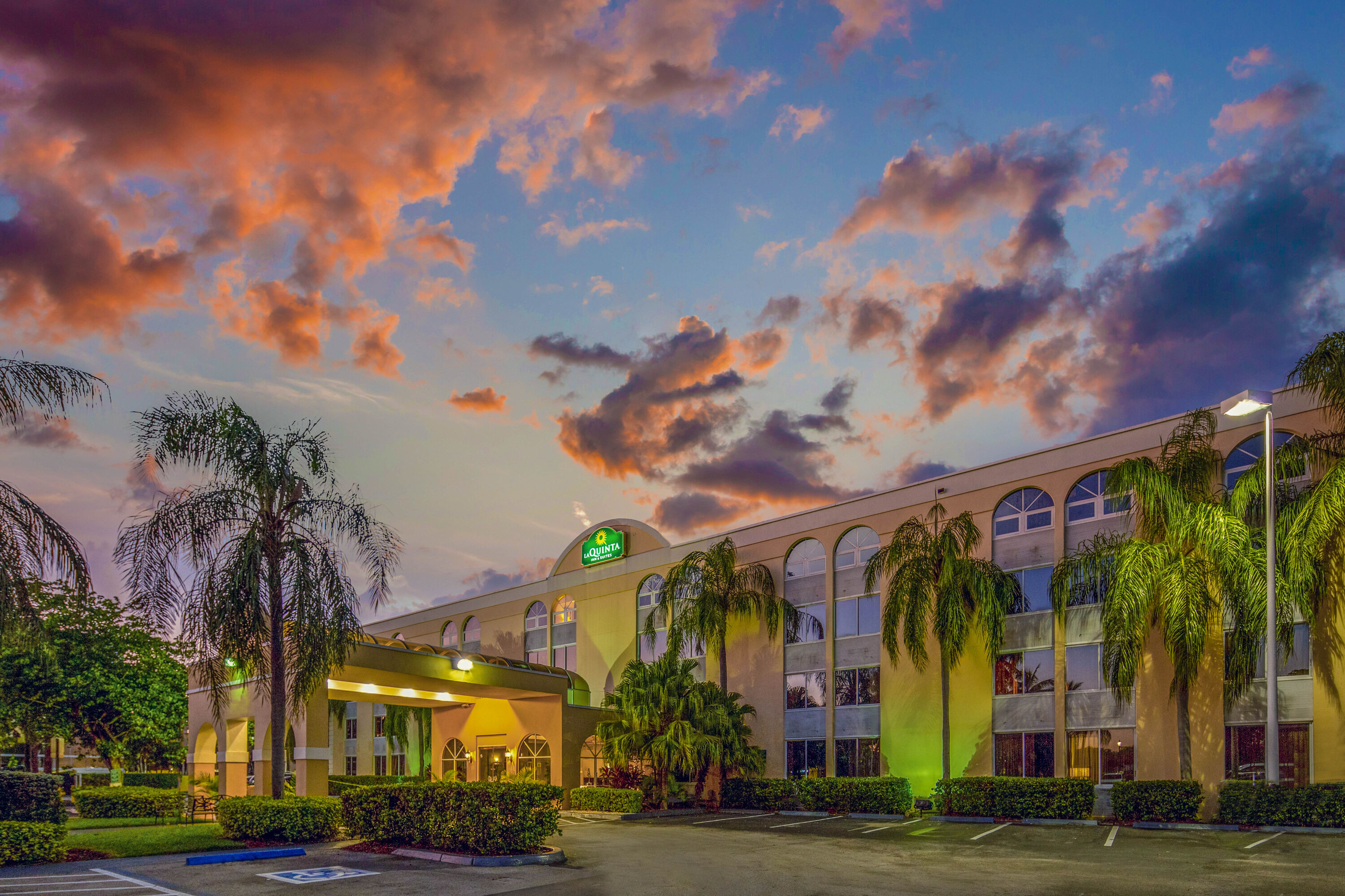 Exterior Dusk Image of La Quinta Inn & Suites by Wyndham Miami Lakes hotel in Miami, Florida