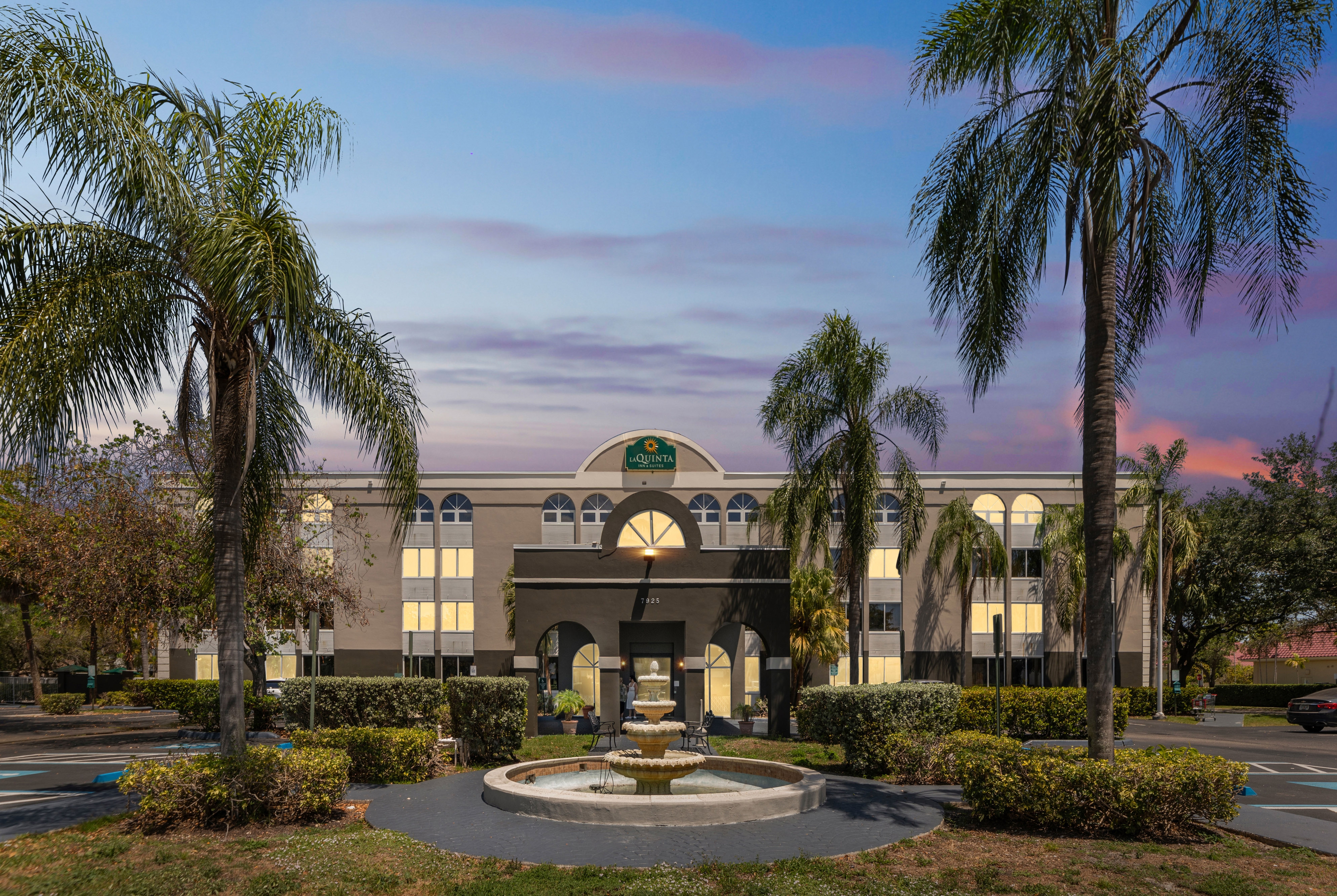 Exterior of La Quinta Inn & Suites by Wyndham Miami Lakes hotel in Miami, Florida