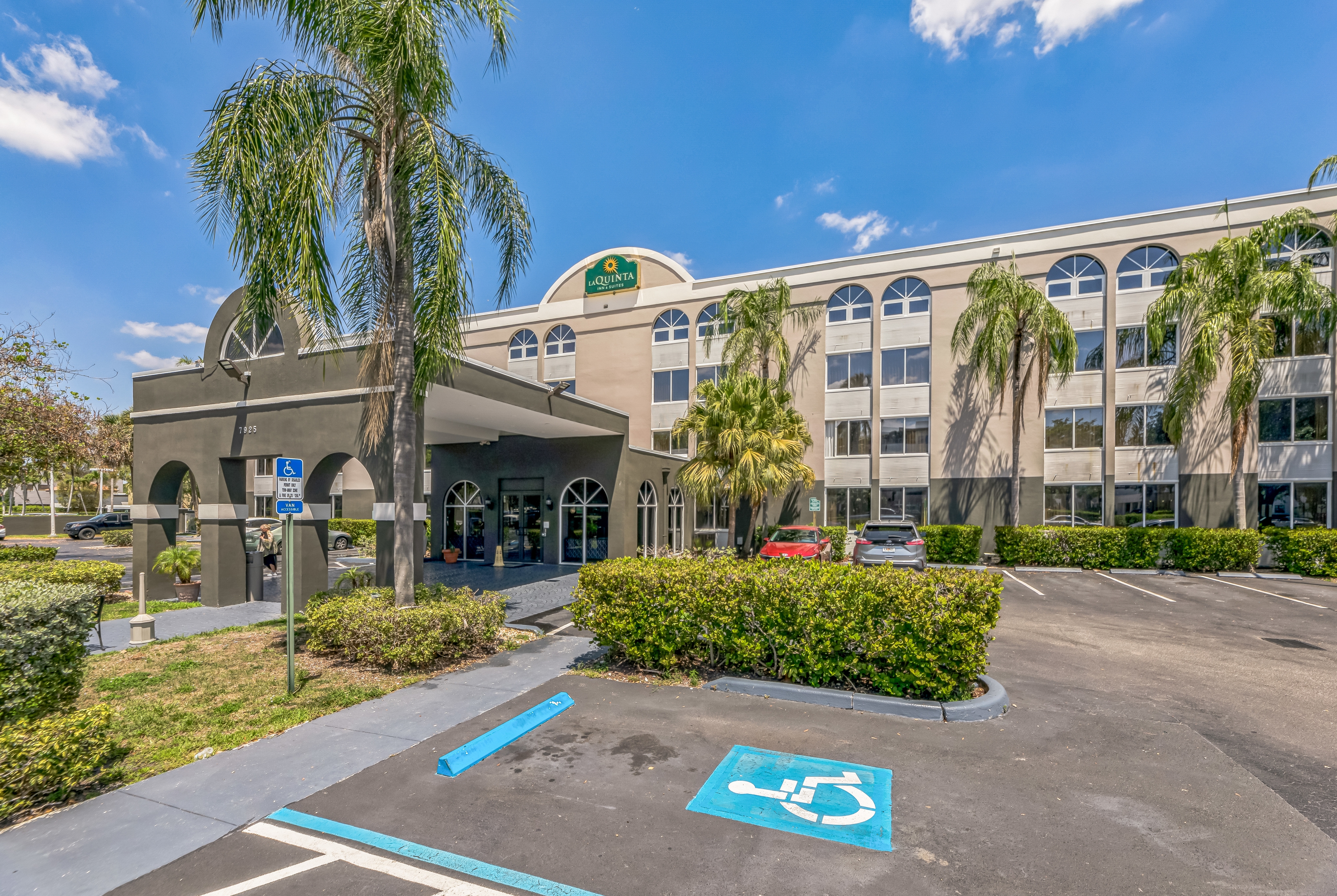 Exterior of La Quinta Inn & Suites by Wyndham Miami Lakes hotel in Miami, Florida