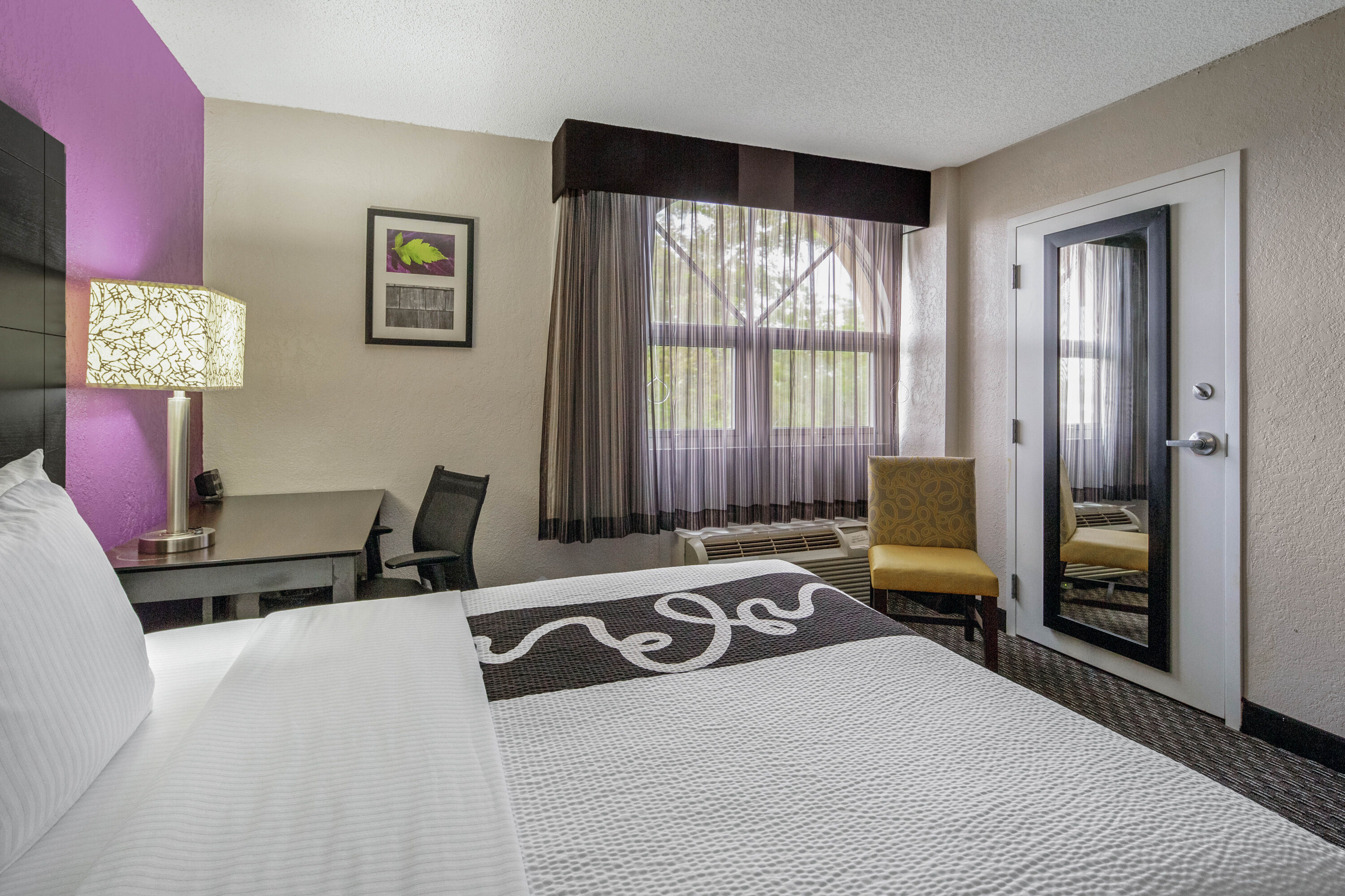 Guest room at the La Quinta Inn & Suites by Wyndham Miami Lakes in Miami, Florida