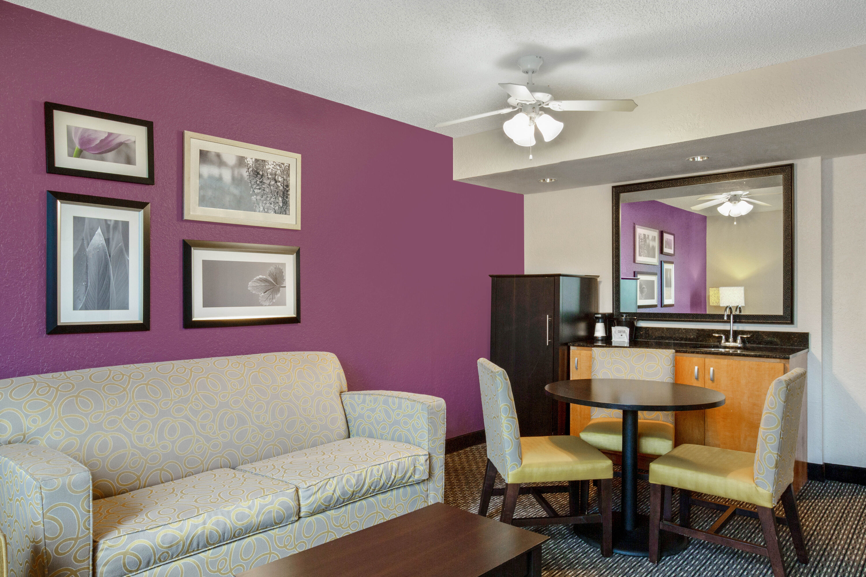 La Quinta Inn & Suites by Wyndham Miami Lakes suite in Miami, Florida