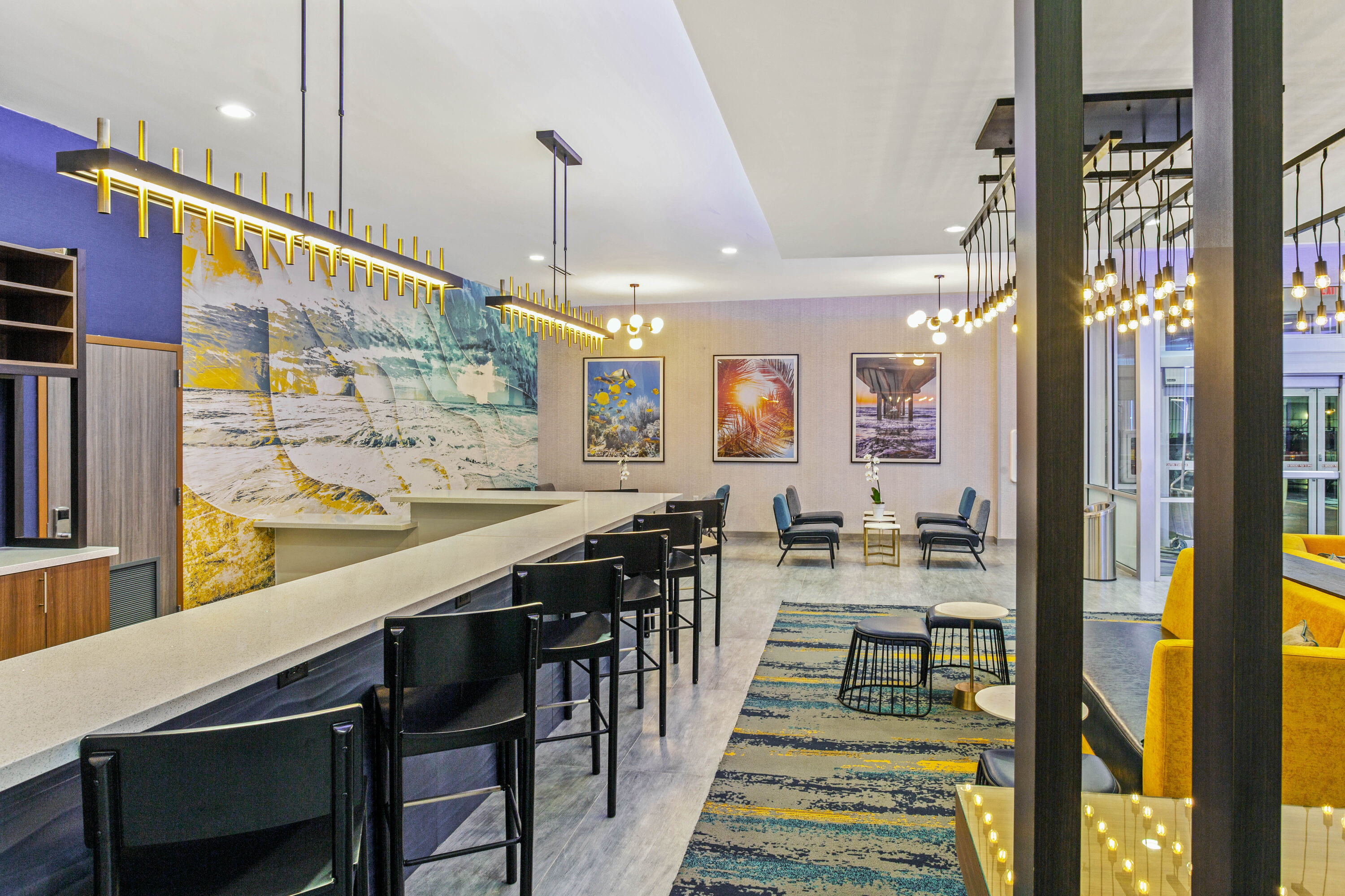 Bar at La Quinta Inn & Suites by Wyndham Miramar Beach-Destin in Miramar Beach, Florida