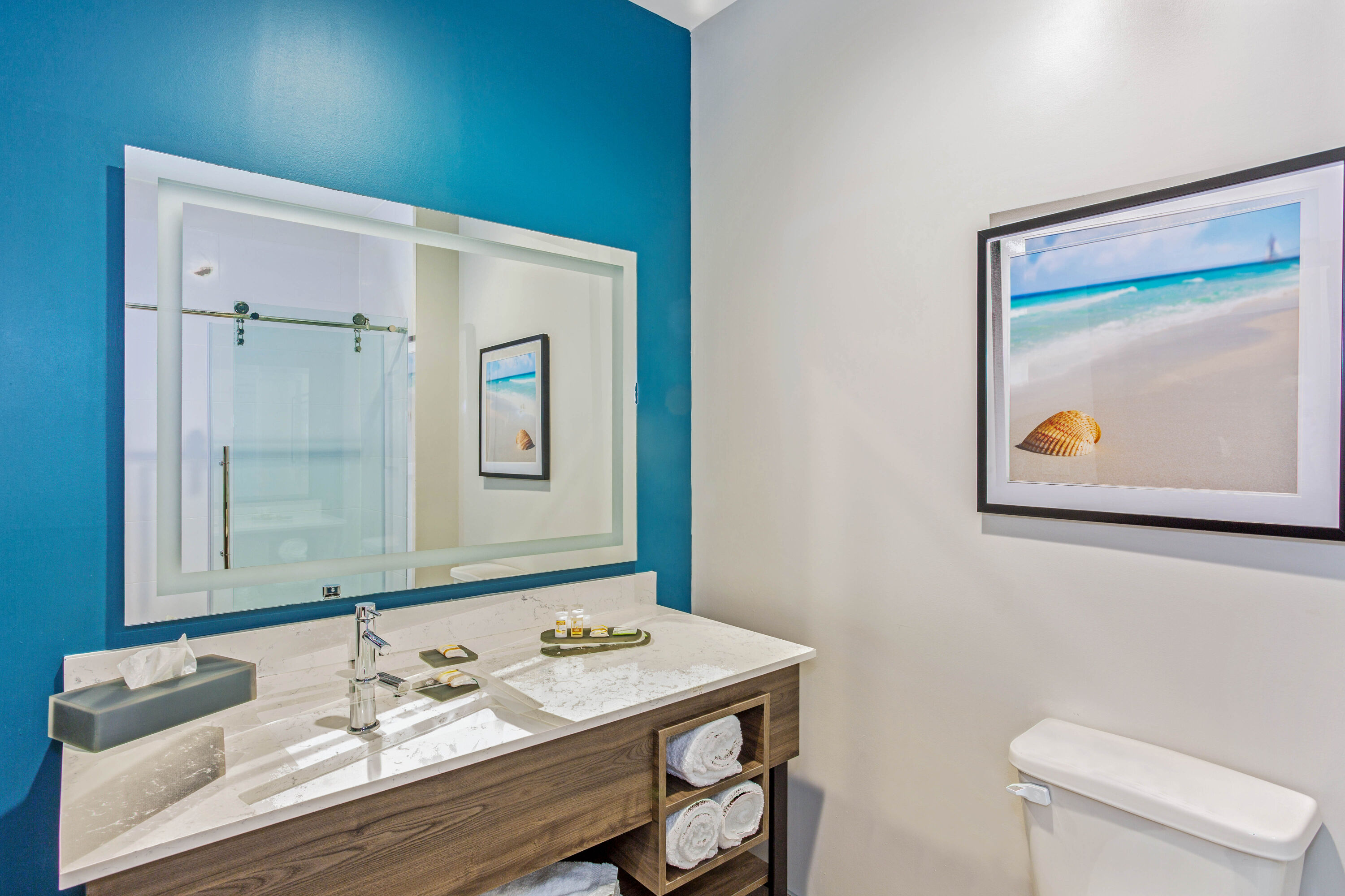 Guest room bath at the La Quinta Inn & Suites by Wyndham Miramar Beach-Destin in Miramar Beach, Florida