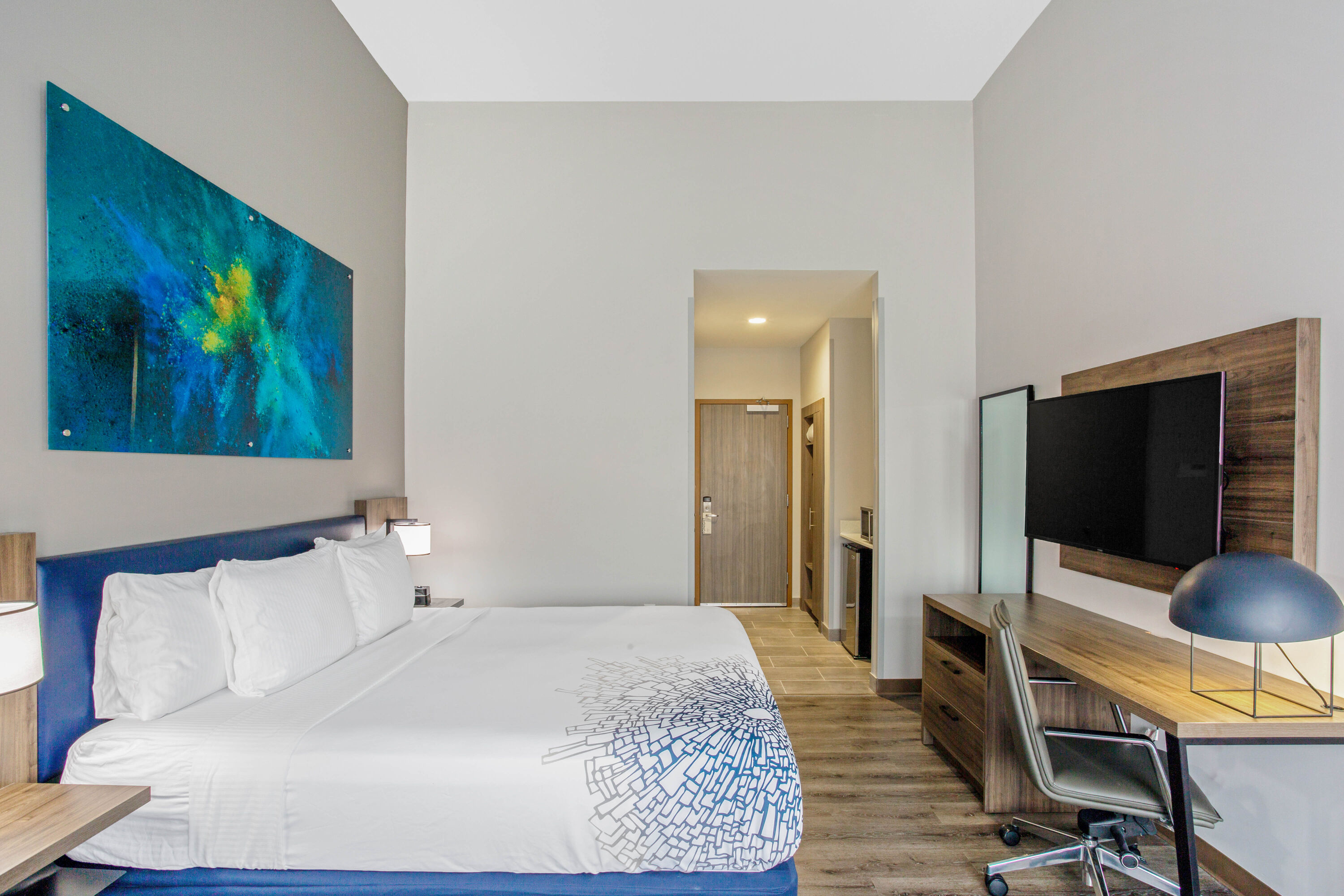 Guest room at the La Quinta Inn & Suites by Wyndham Miramar Beach-Destin in Miramar Beach, Florida