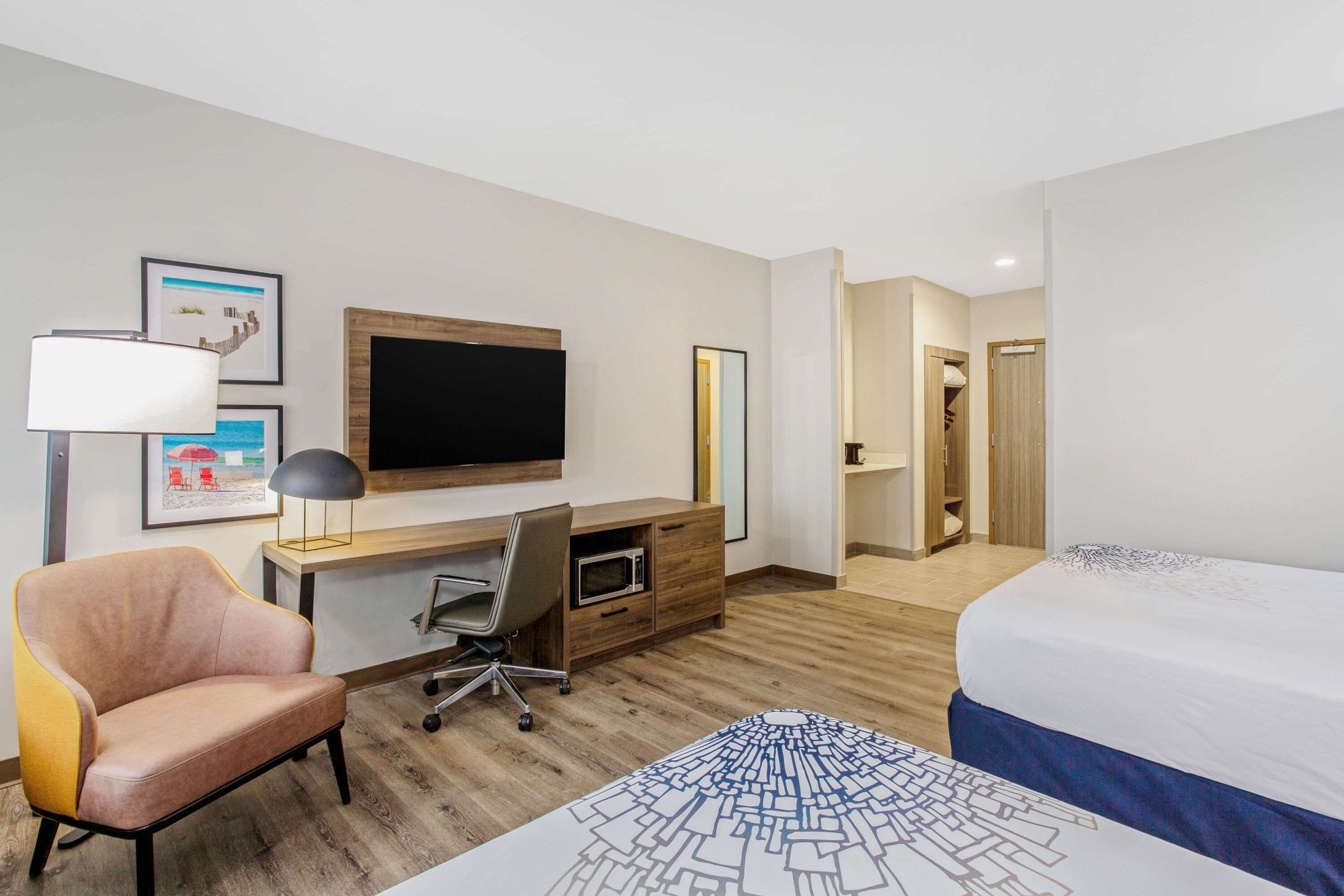 Guest room at the La Quinta Inn & Suites by Wyndham Miramar Beach-Destin in Miramar Beach, Florida