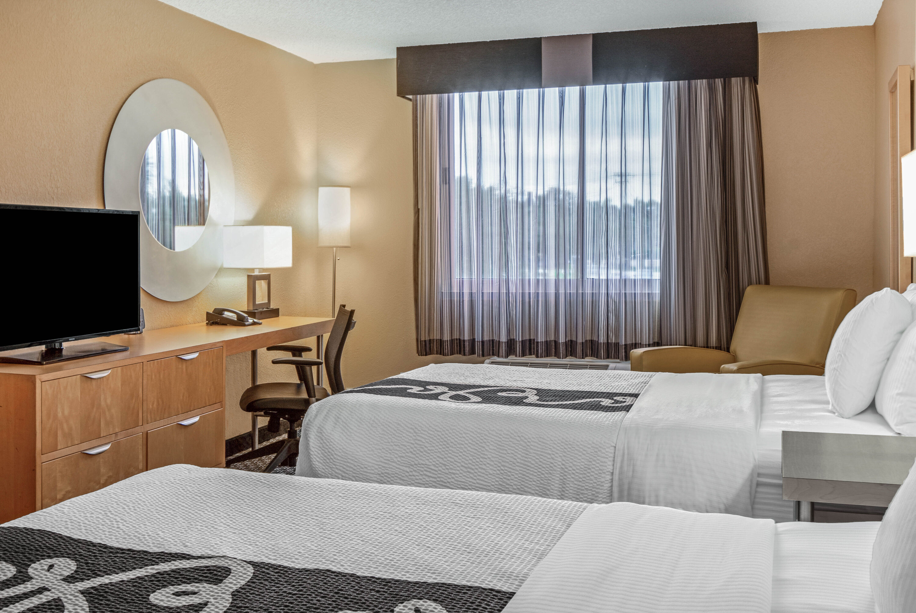 La Quinta Inn & Suites by Wyndham Naples Downtown suite in Naples, Florida