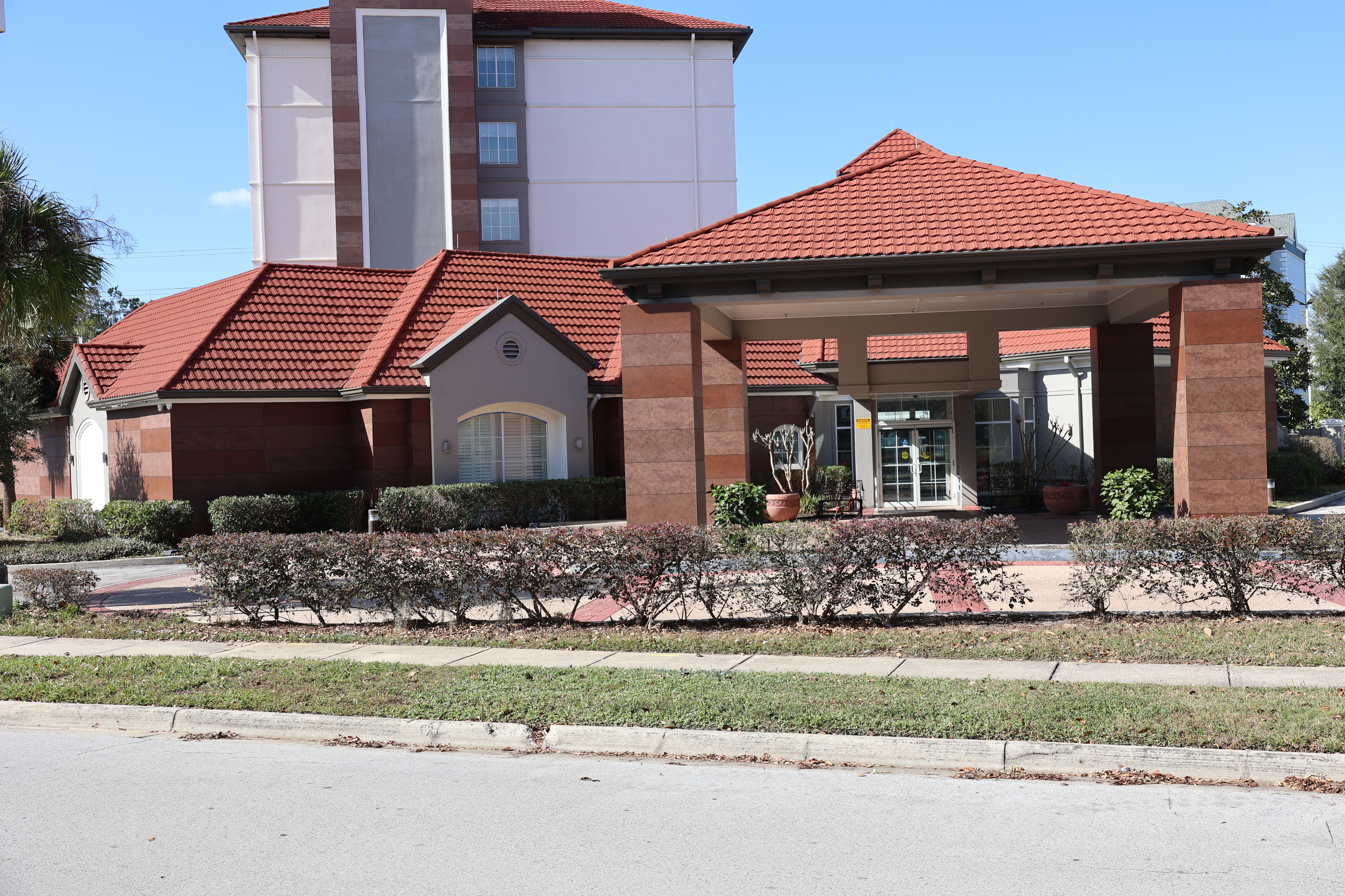 Exterior of La Quinta Inn & Suites by Wyndham Ocala hotel in Ocala, Florida