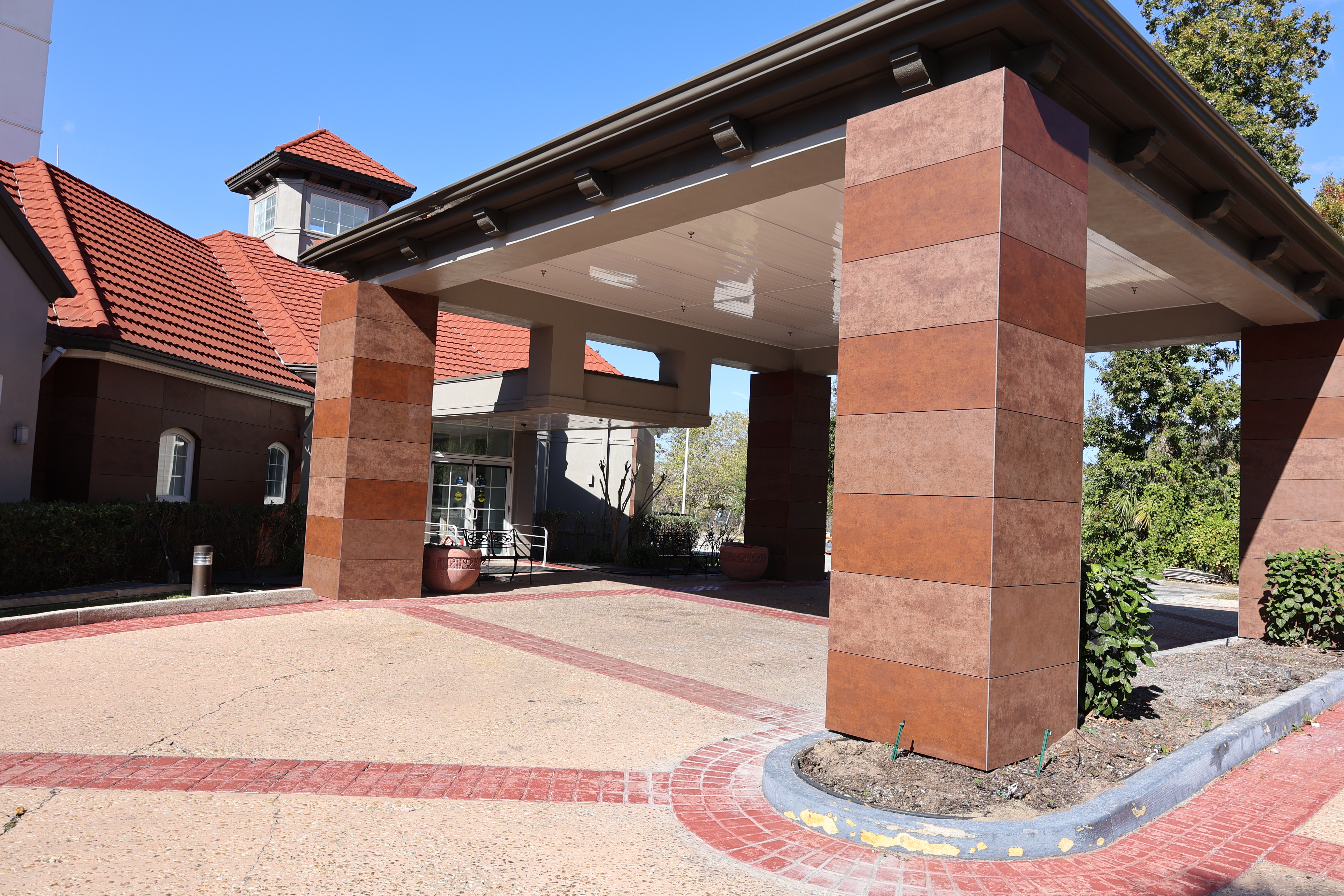 Exterior of La Quinta Inn & Suites by Wyndham Ocala hotel in Ocala, Florida