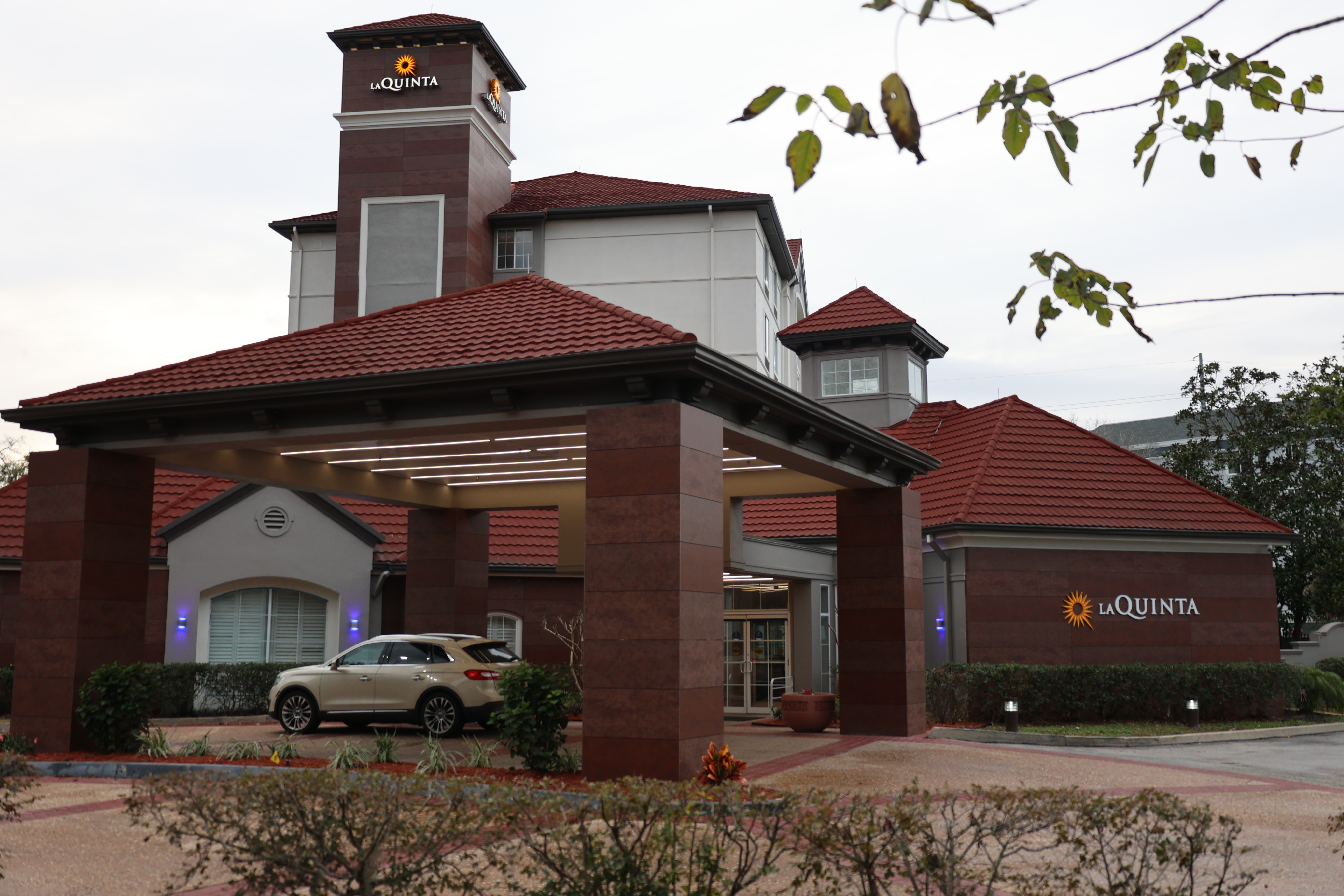 Exterior of La Quinta Inn & Suites by Wyndham Ocala hotel in Ocala, Florida
