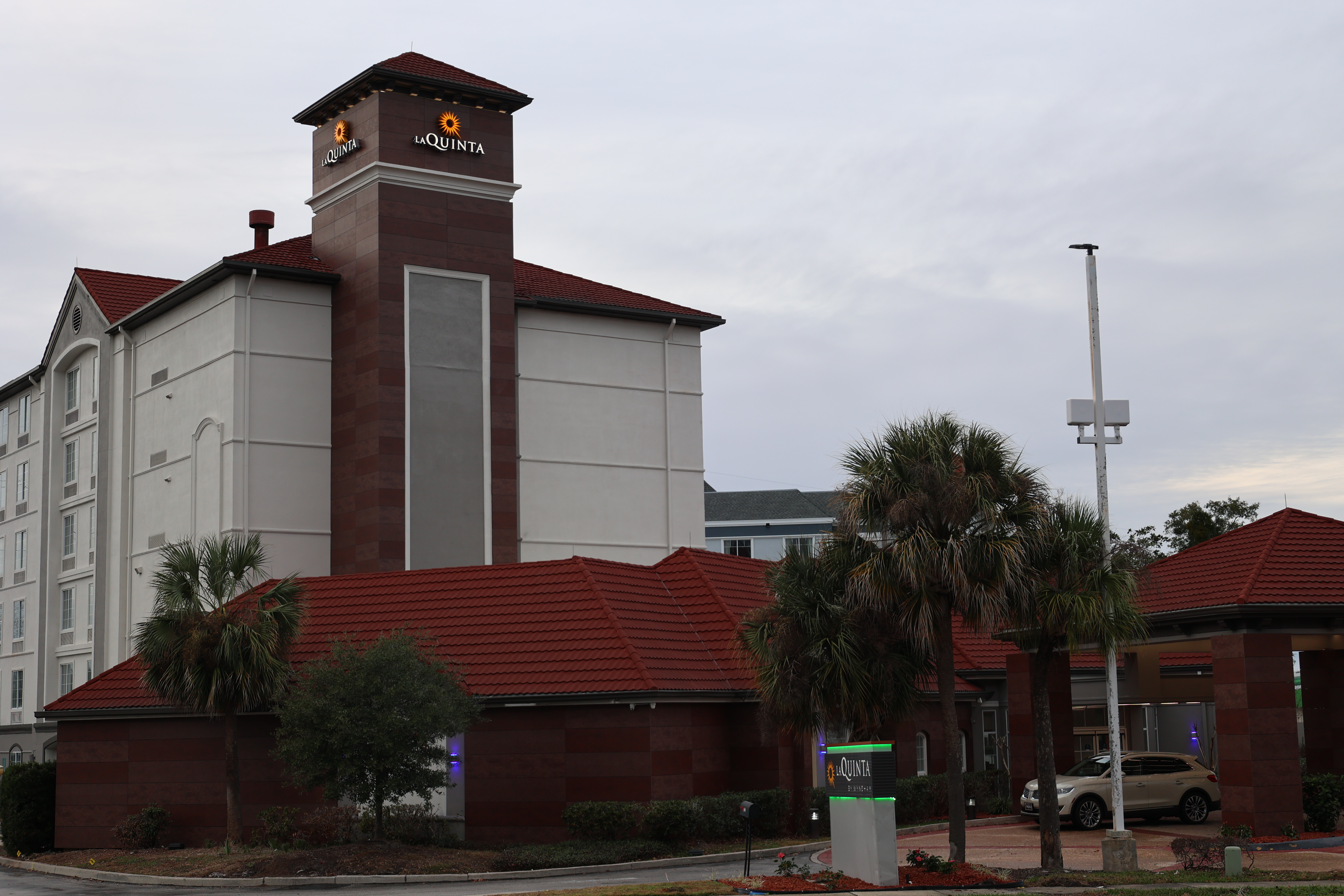 Exterior of La Quinta Inn & Suites by Wyndham Ocala hotel in Ocala, Florida