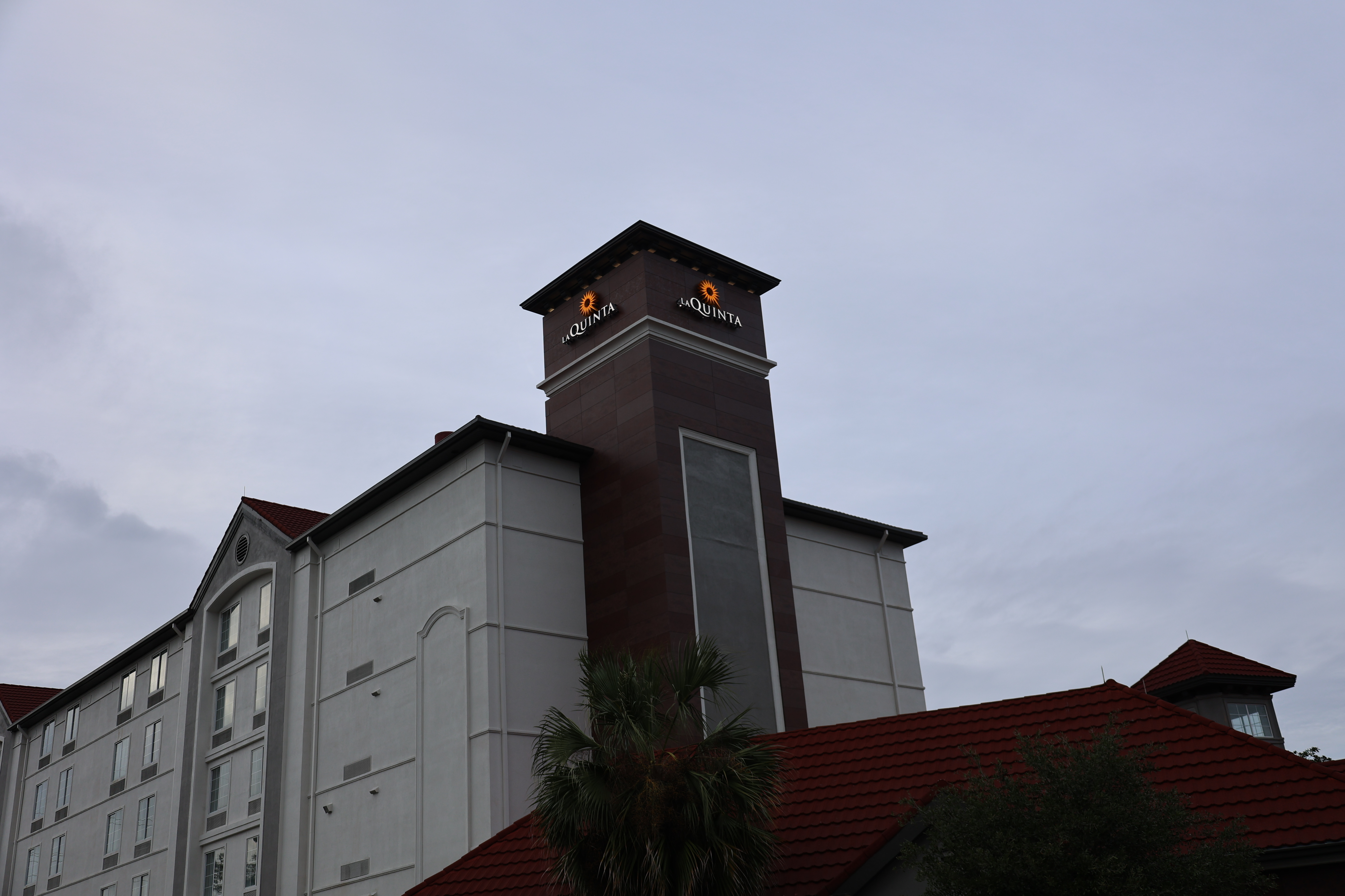 Exterior of La Quinta Inn & Suites by Wyndham Ocala hotel in Ocala, Florida