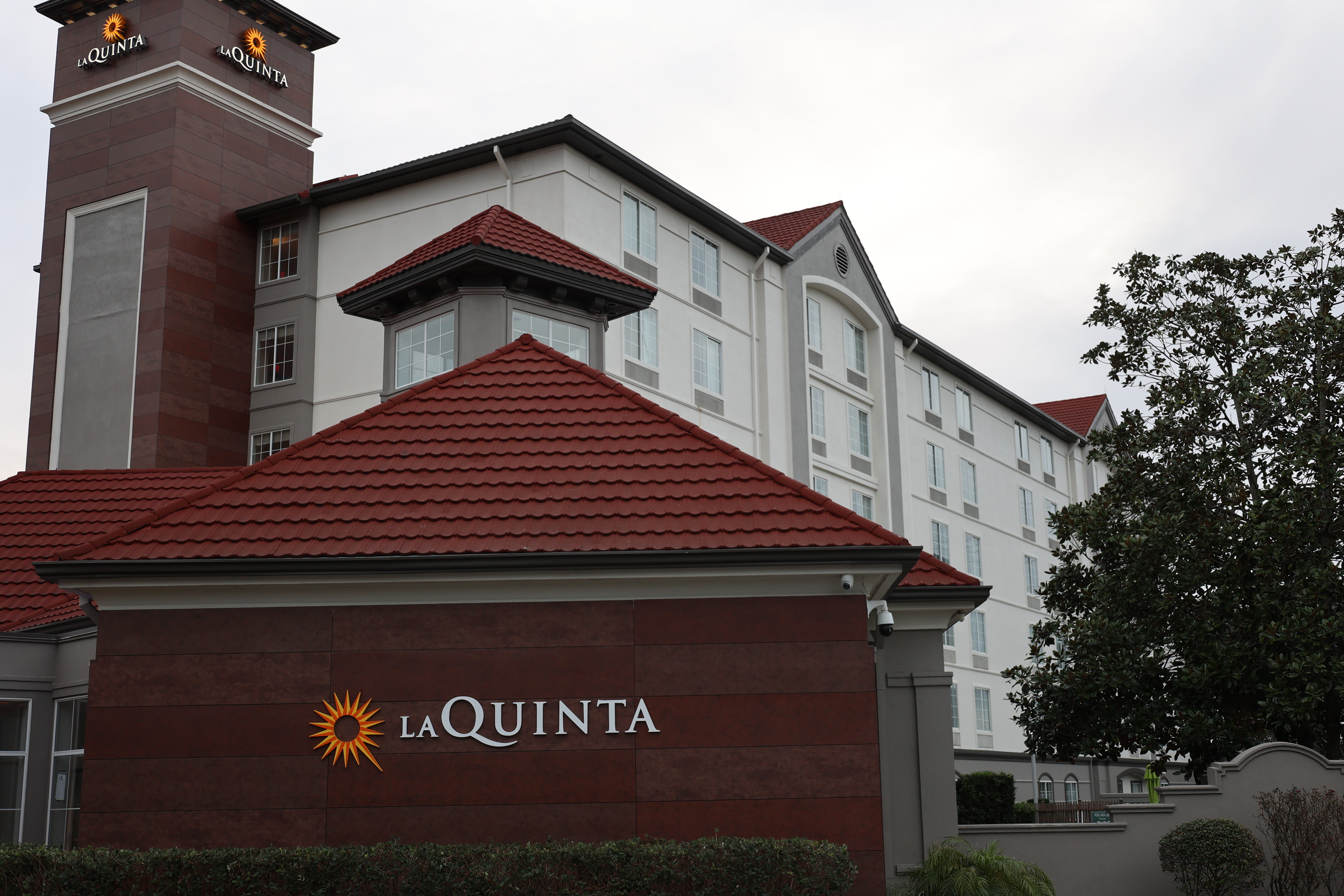 Exterior of La Quinta Inn & Suites by Wyndham Ocala hotel in Ocala, Florida