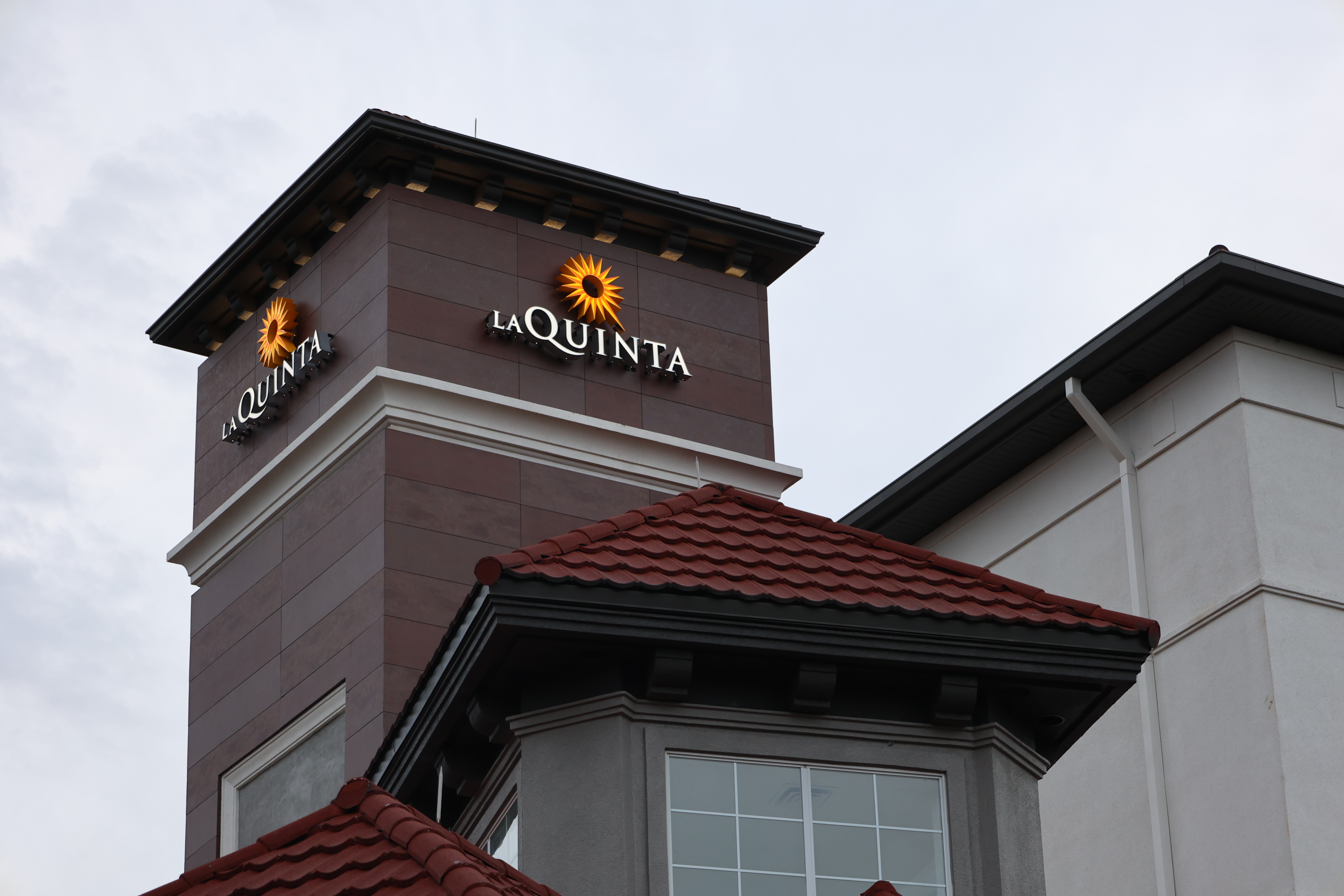 Exterior of La Quinta Inn & Suites by Wyndham Ocala hotel in Ocala, Florida