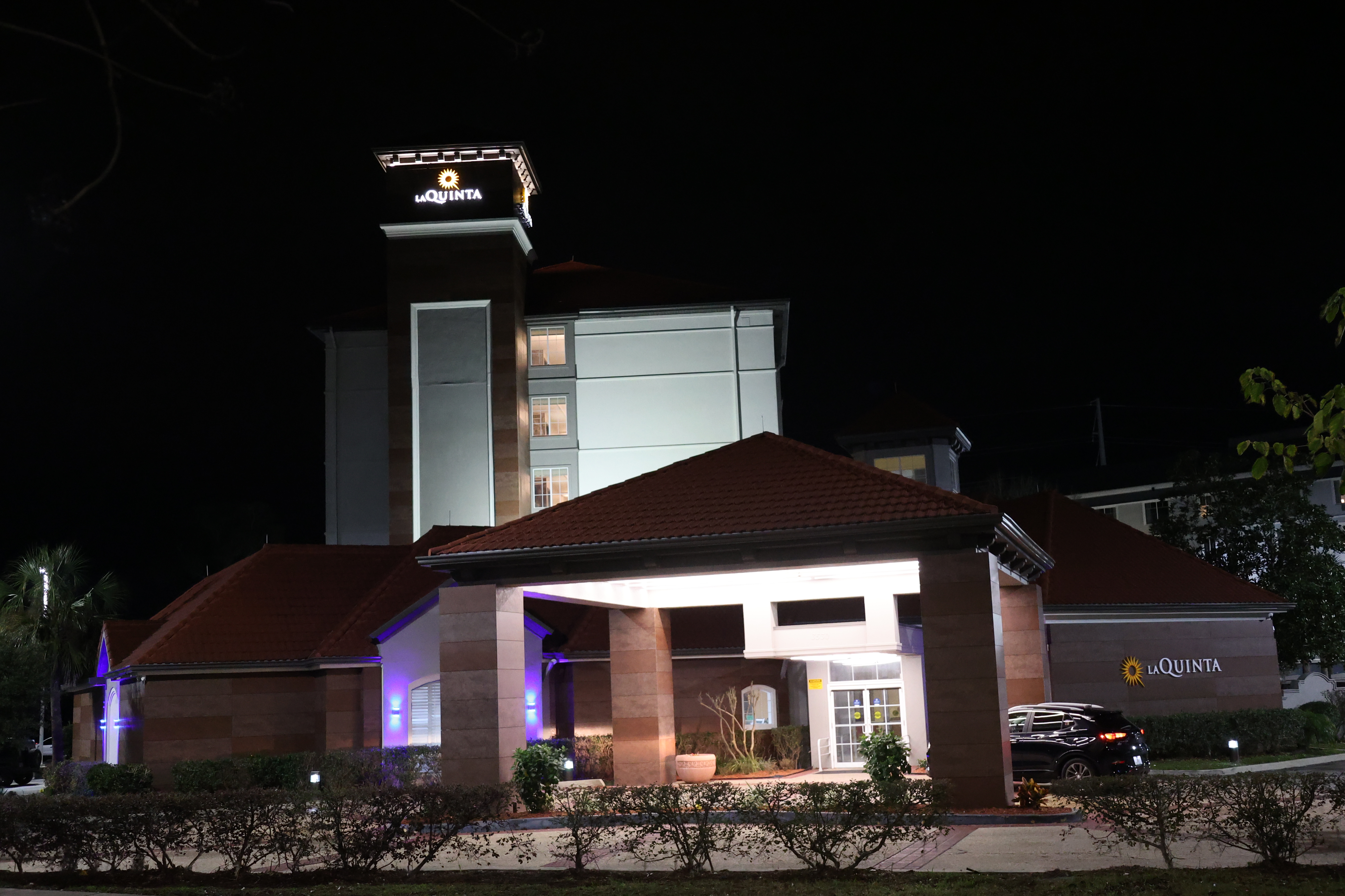 Exterior of La Quinta Inn & Suites by Wyndham Ocala hotel in Ocala, Florida