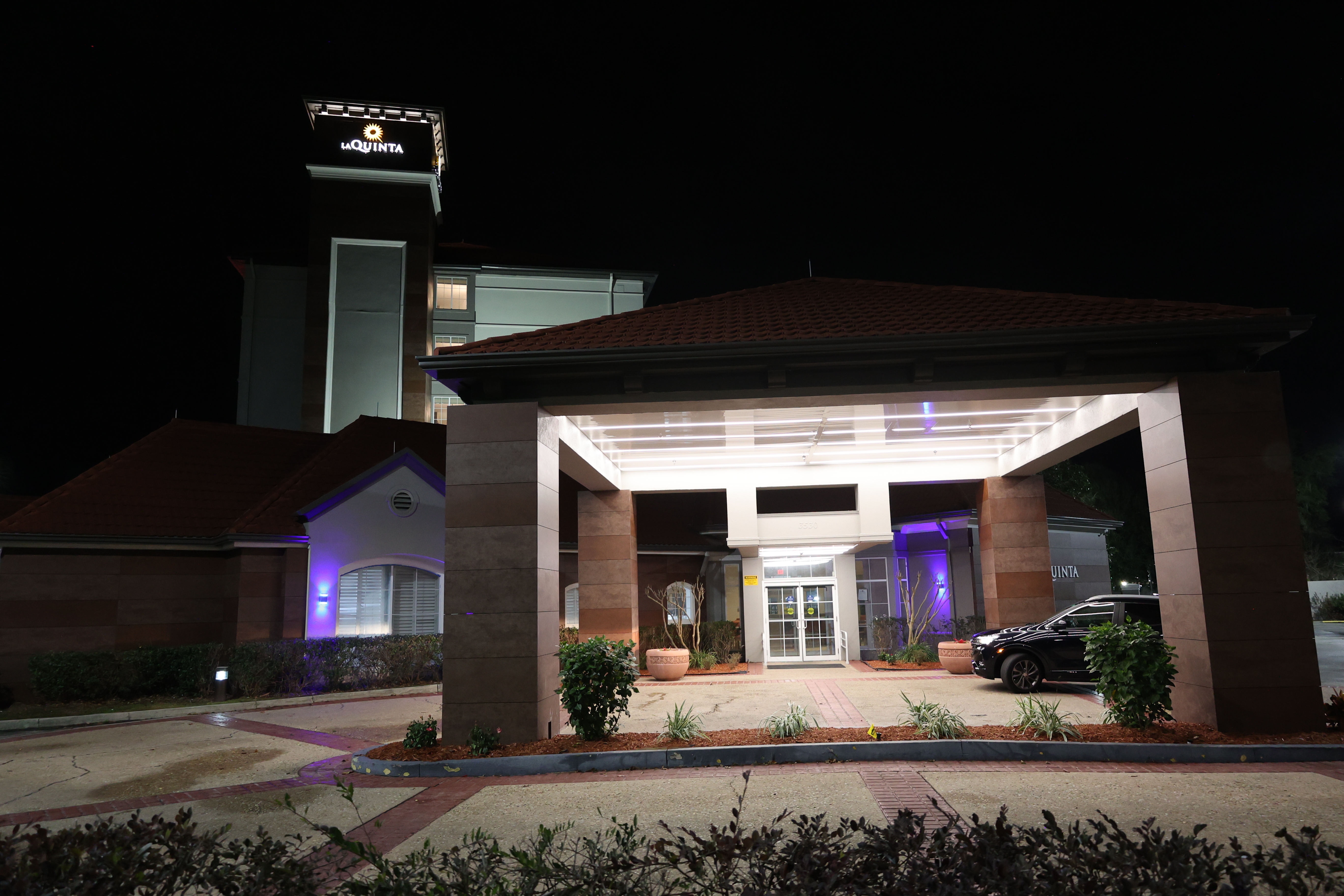 Exterior of La Quinta Inn & Suites by Wyndham Ocala hotel in Ocala, Florida