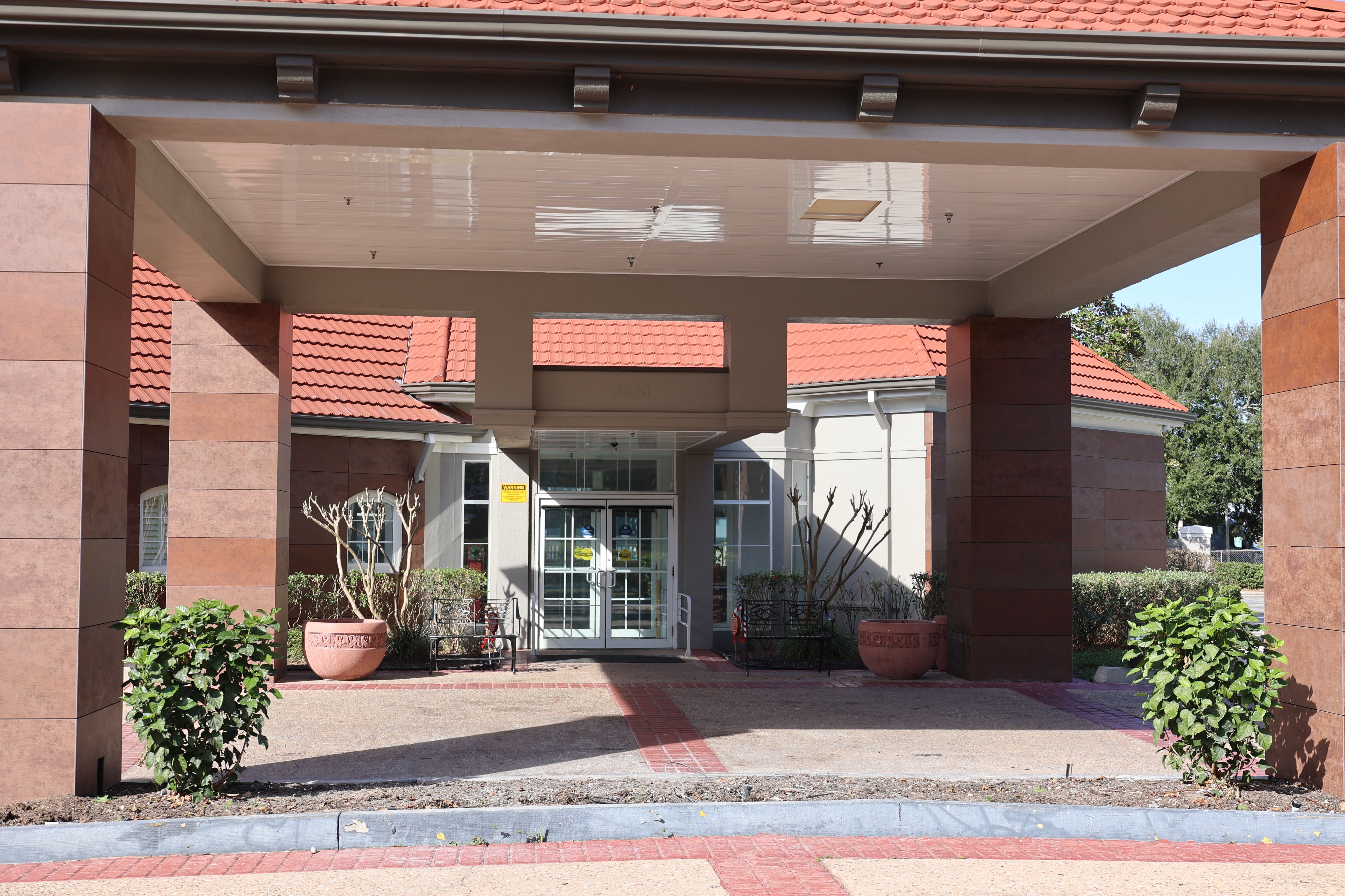 Exterior of La Quinta Inn & Suites by Wyndham Ocala hotel in Ocala, Florida