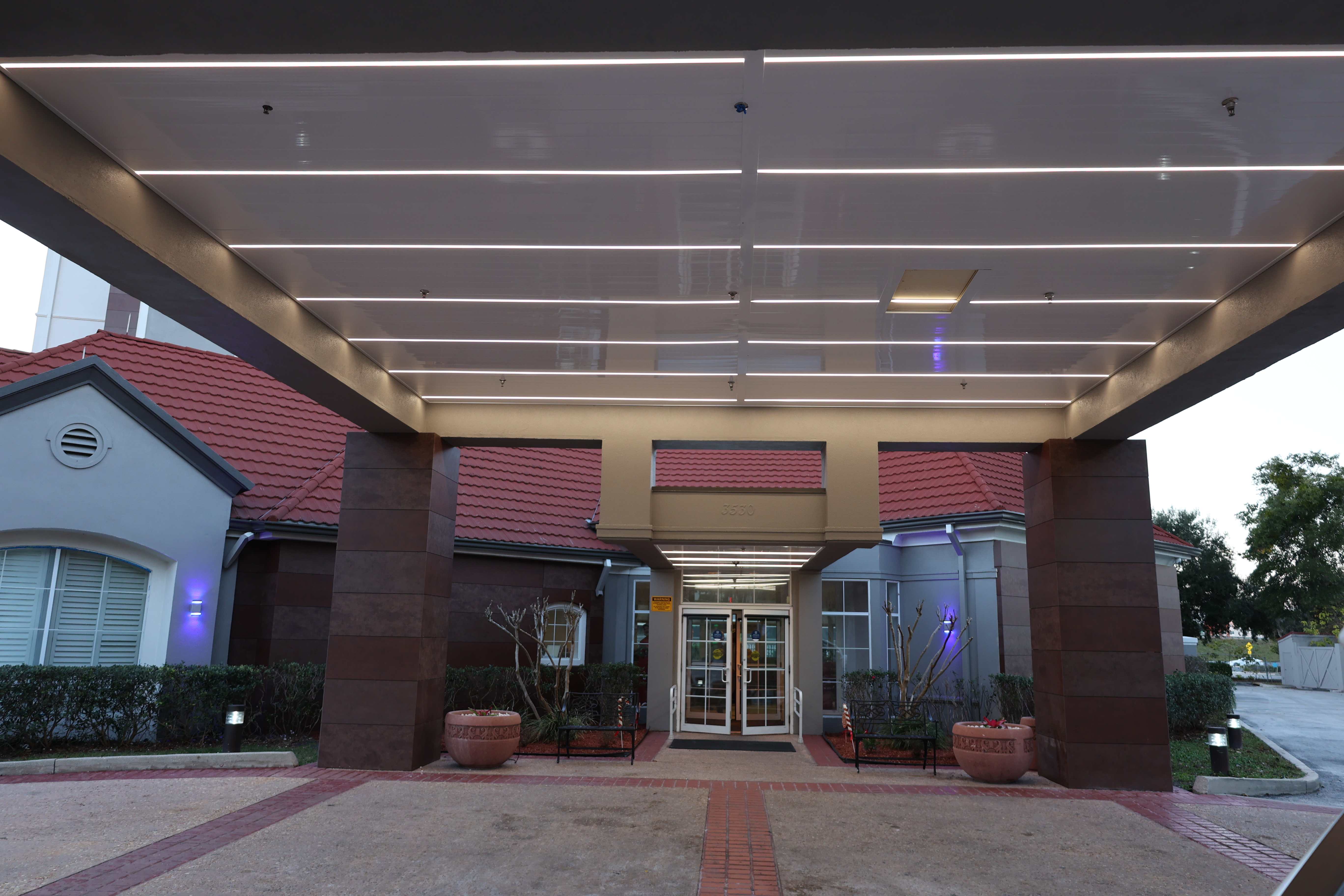 Exterior of La Quinta Inn & Suites by Wyndham Ocala hotel in Ocala, Florida