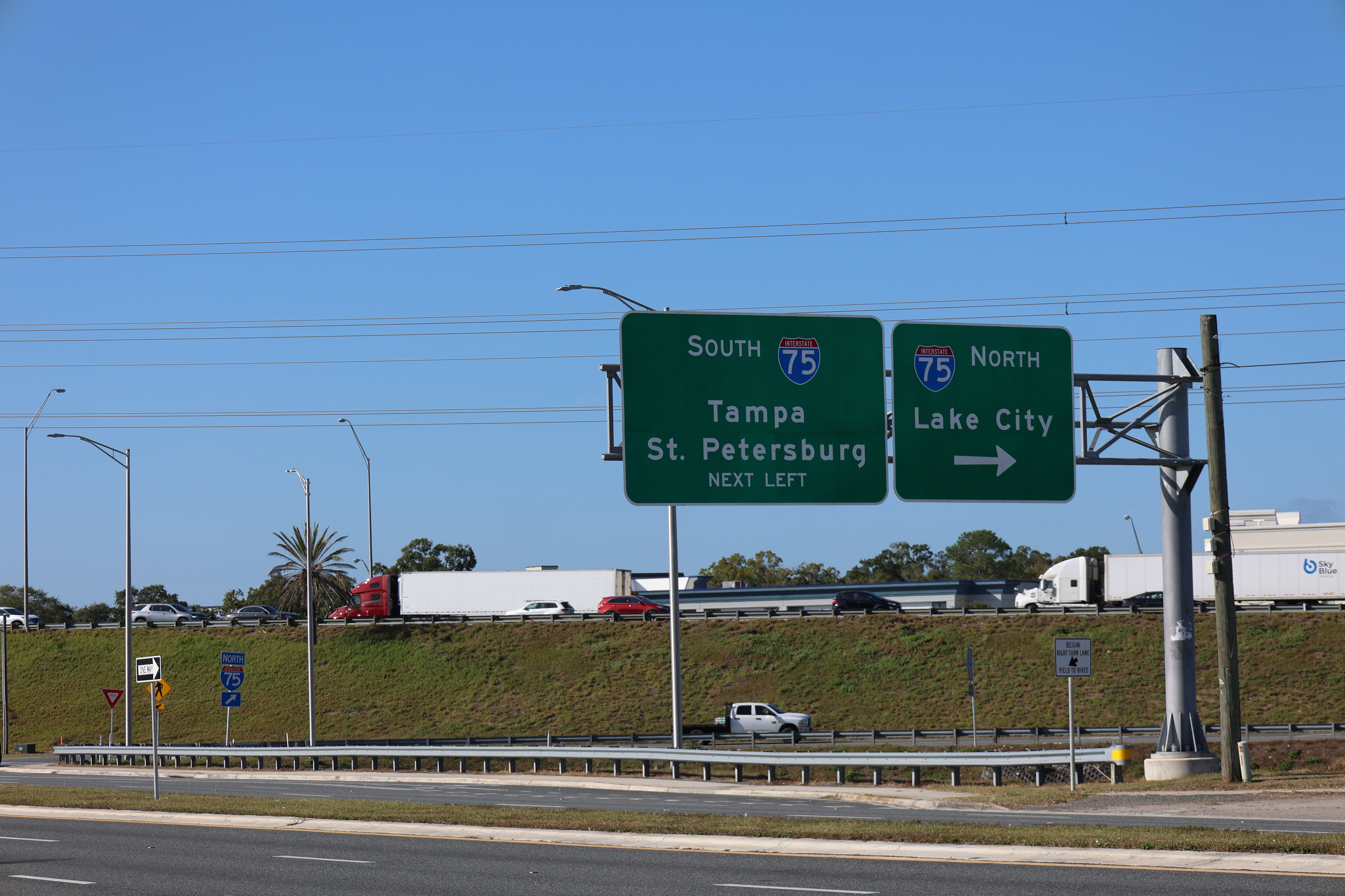 Exterior of La Quinta Inn & Suites by Wyndham Ocala hotel in Ocala, Florida