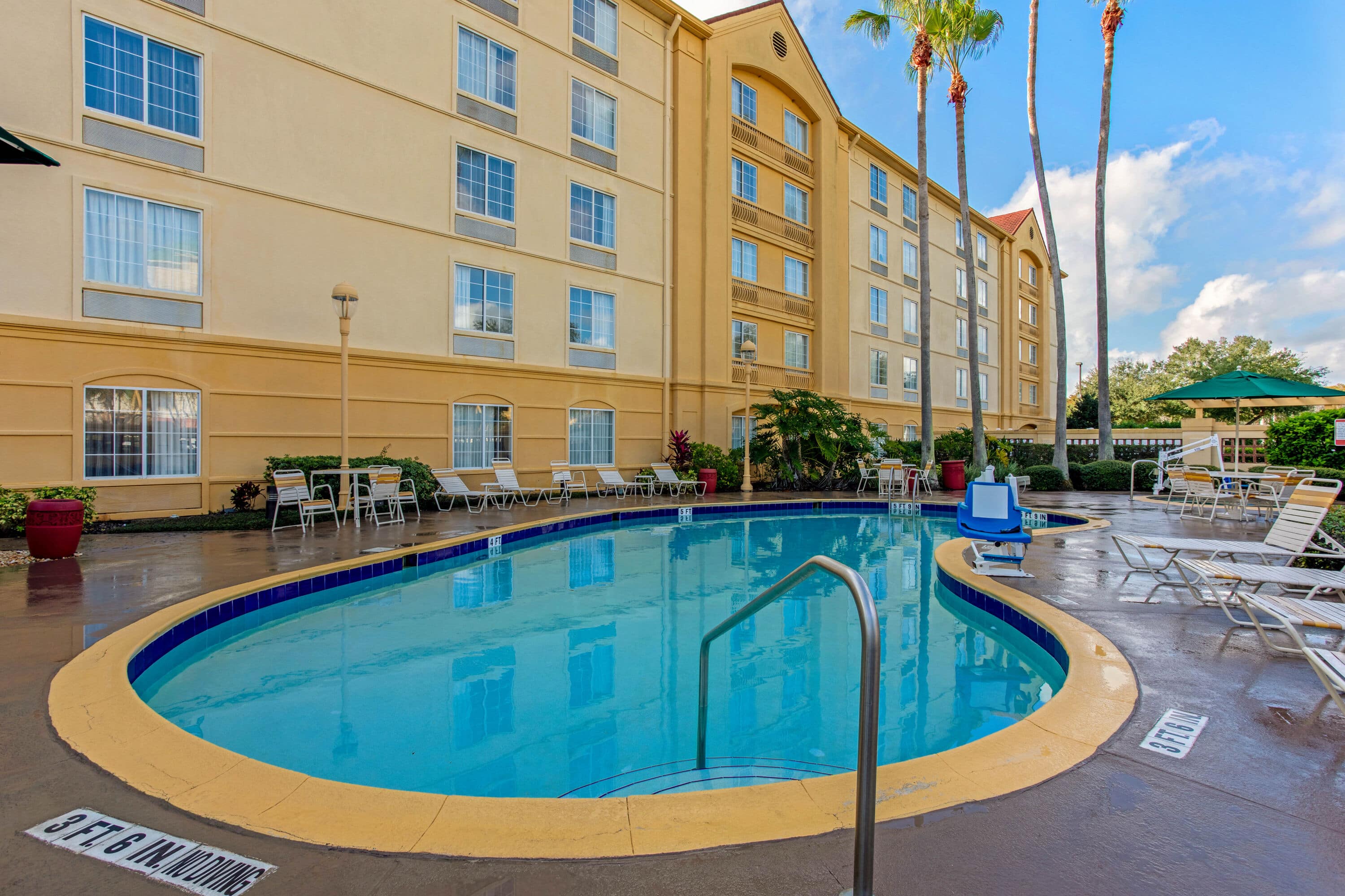 La Quinta Inn & Suites by Wyndham Orlando Airport North Orlando, FL
