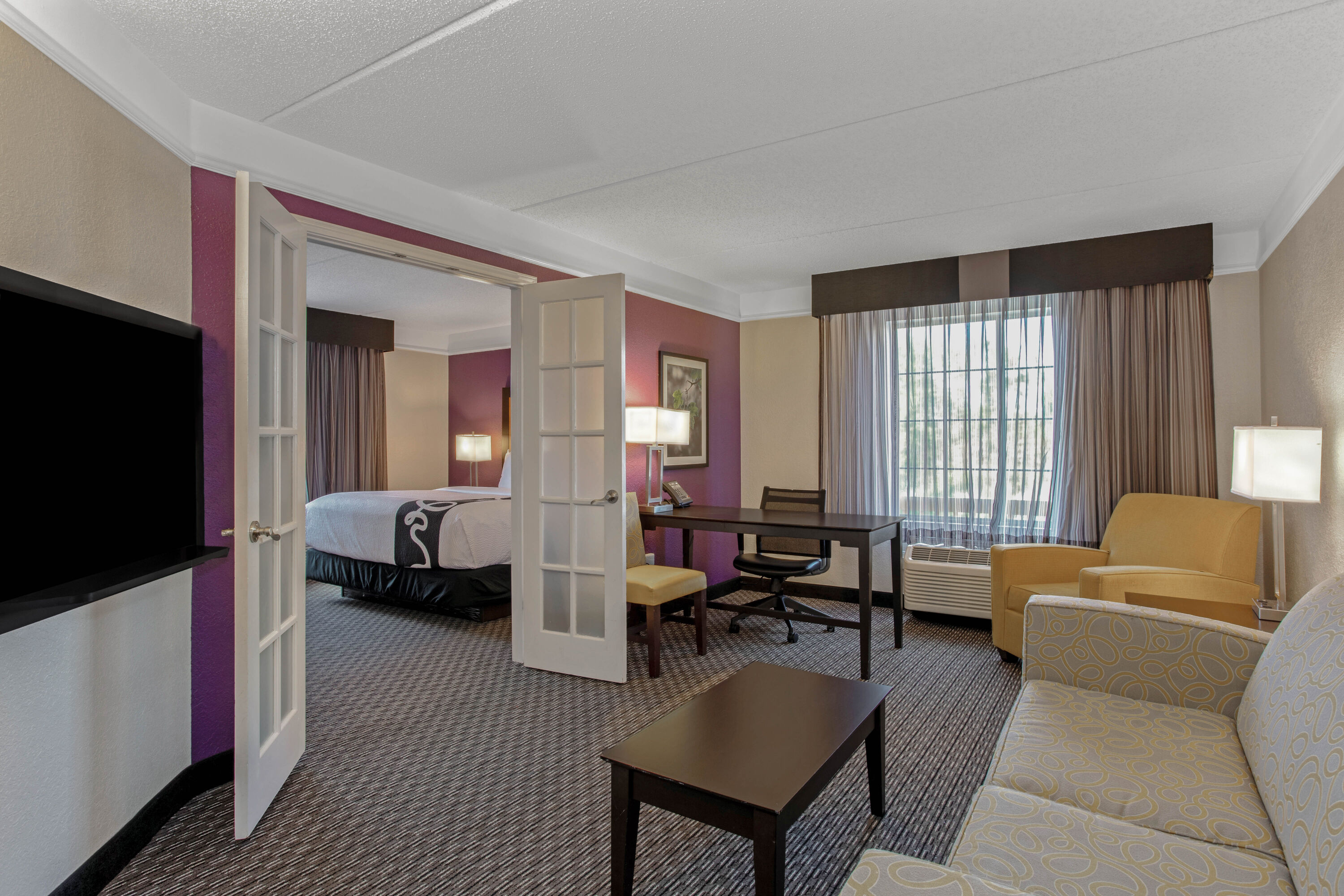 La Quinta Inn & Suites by Wyndham Orlando Airport North suite in Orlando, Florida
