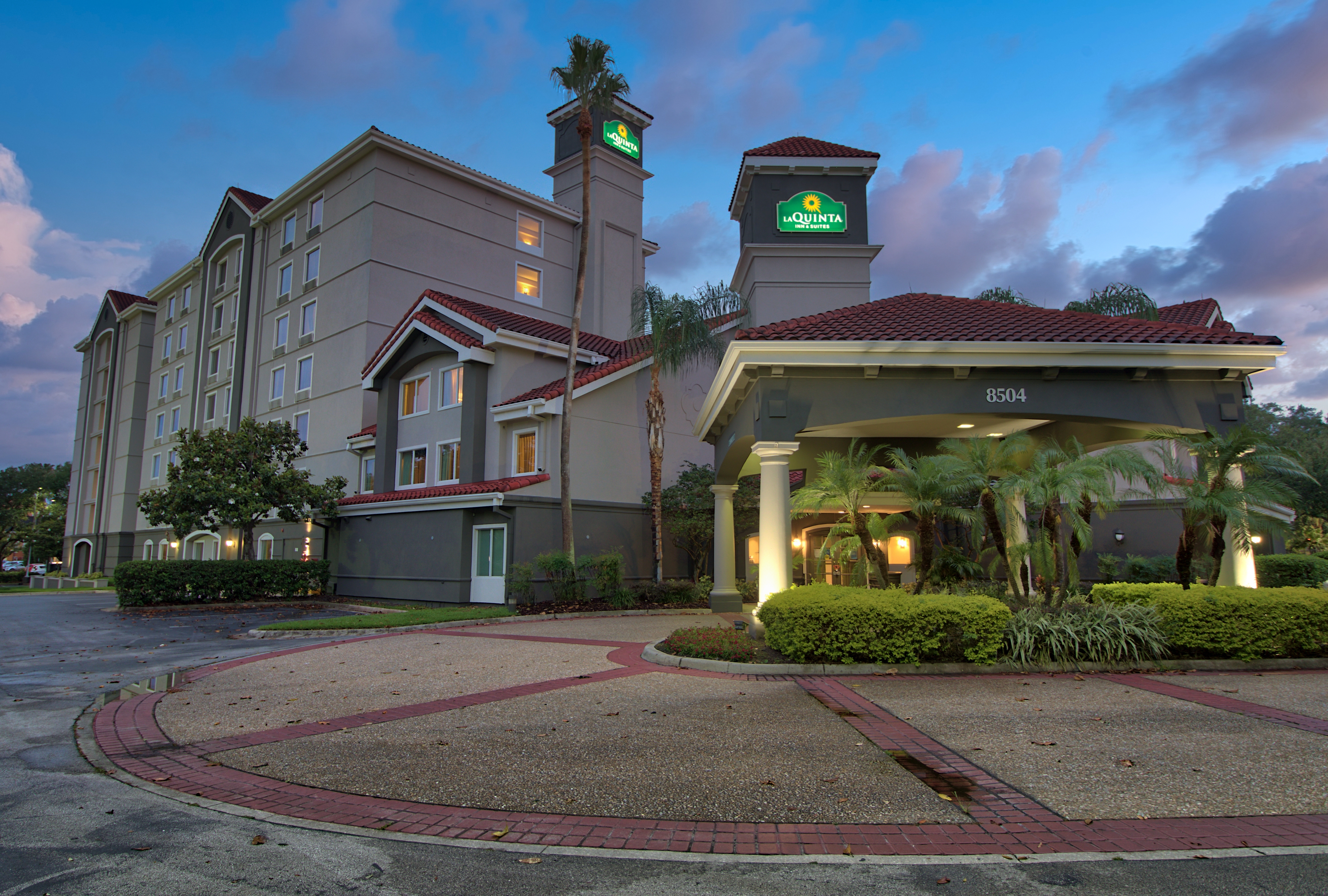 Exterior of La Quinta Inn & Suites by Wyndham Orlando I Drive/Conv Ctr hotel in Orlando, Florida