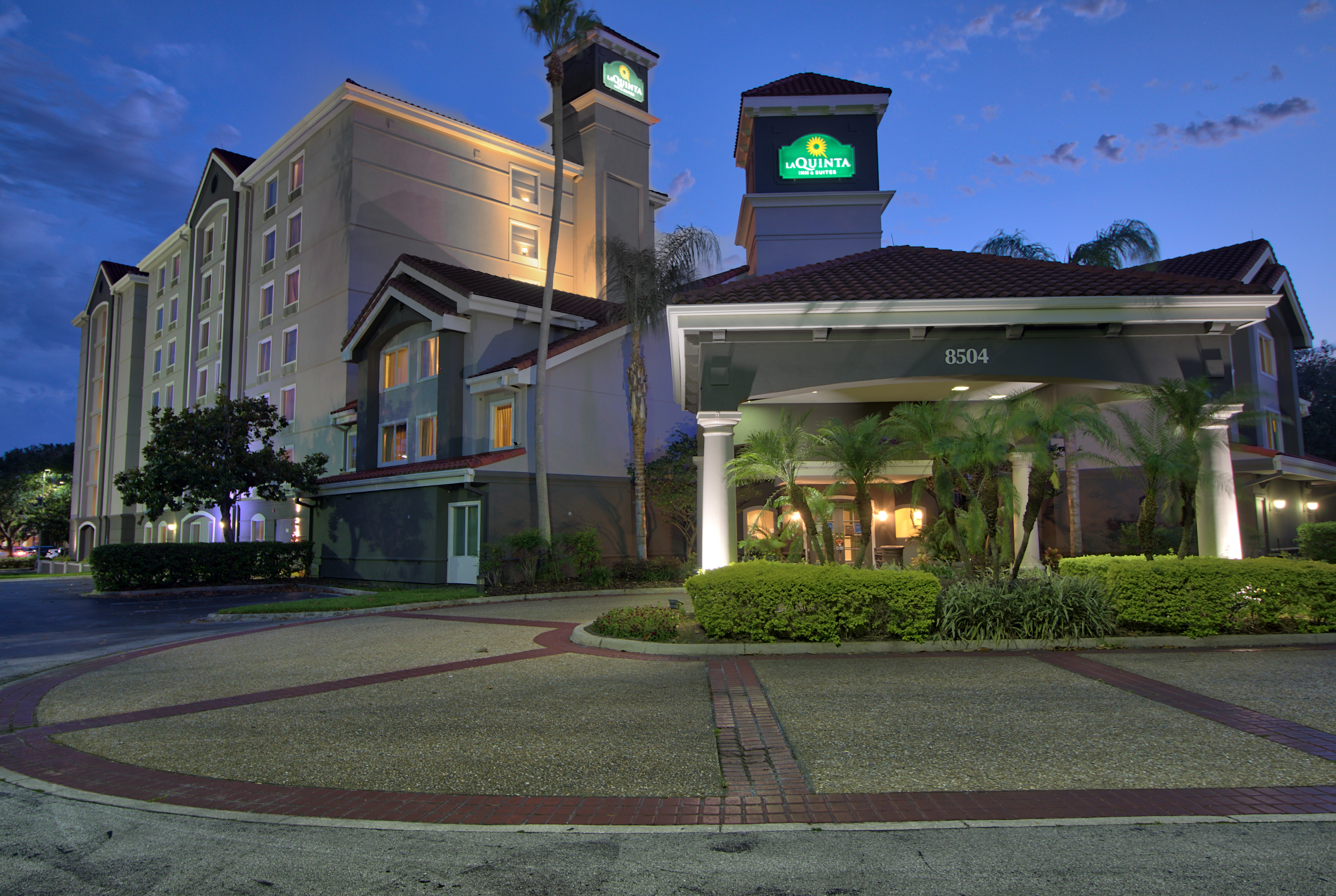 Exterior of La Quinta Inn & Suites by Wyndham Orlando I Drive/Conv Ctr hotel in Orlando, Florida
