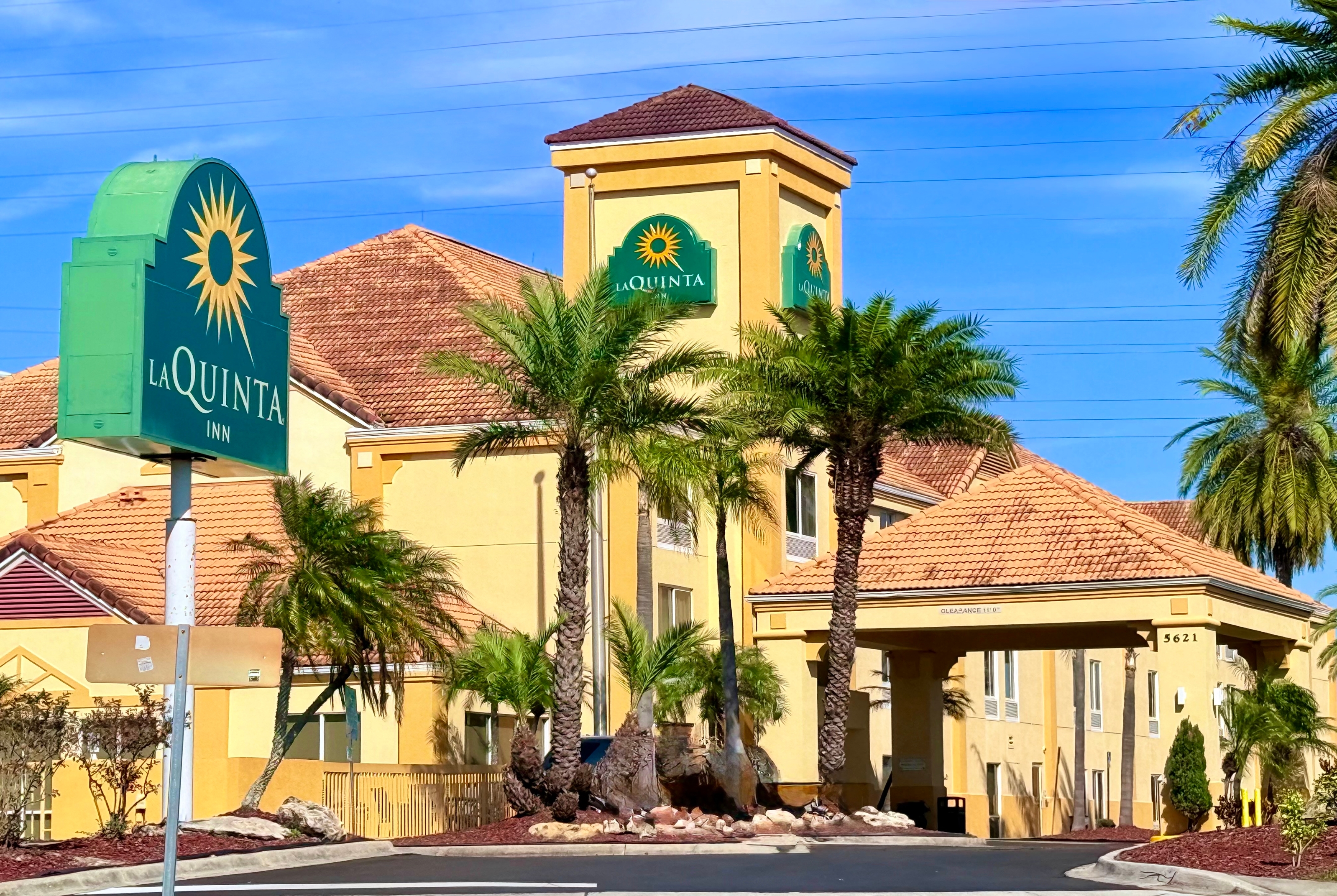 Exterior of La Quinta Inn & Suites by Wyndham Orlando Universal area hotel in Orlando, Florida