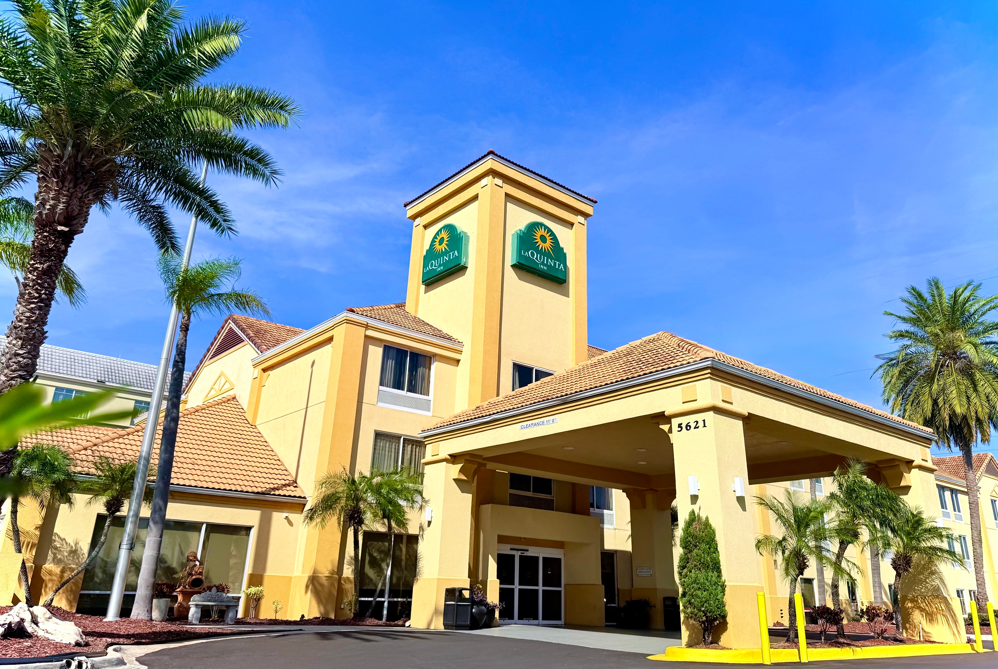 Exterior of La Quinta Inn & Suites by Wyndham Orlando Universal area hotel in Orlando, Florida