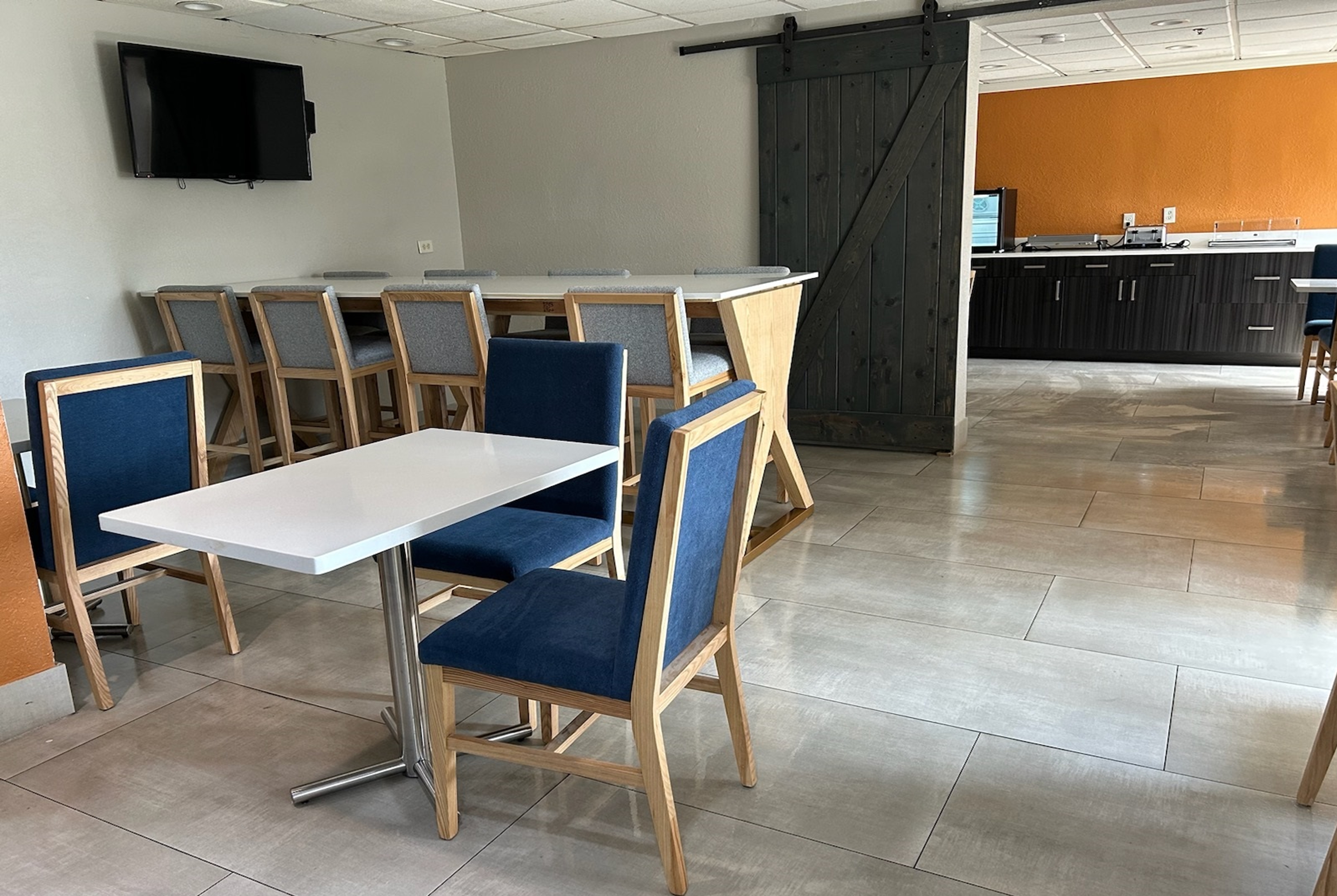 Free breakfast at La Quinta Inn & Suites by Wyndham Orlando South in Orlando, Florida