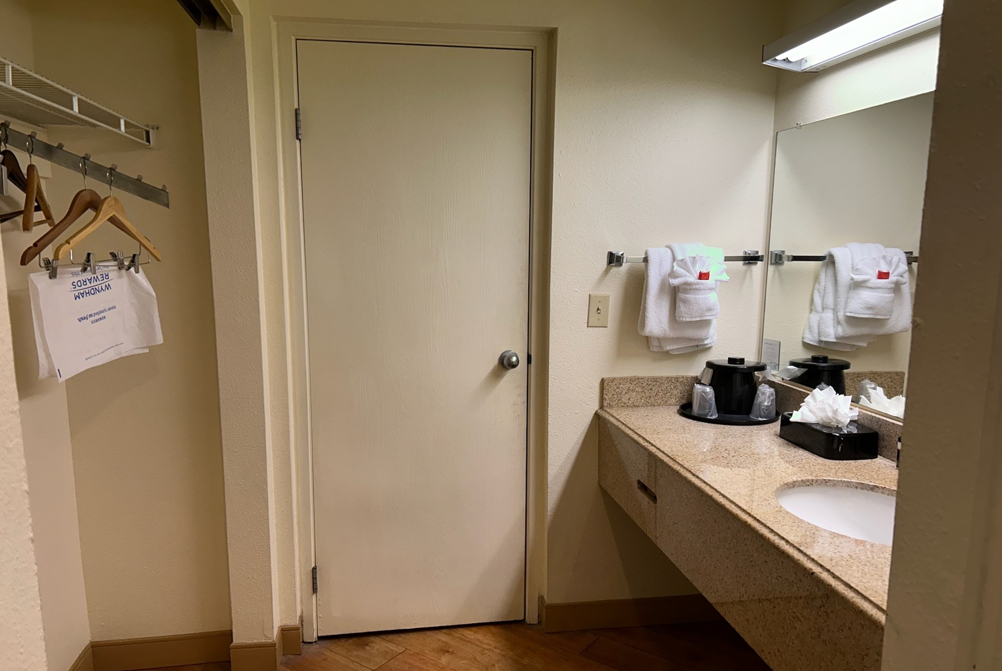 Guest room bath at the La Quinta Inn & Suites by Wyndham Orlando South in Orlando, Florida