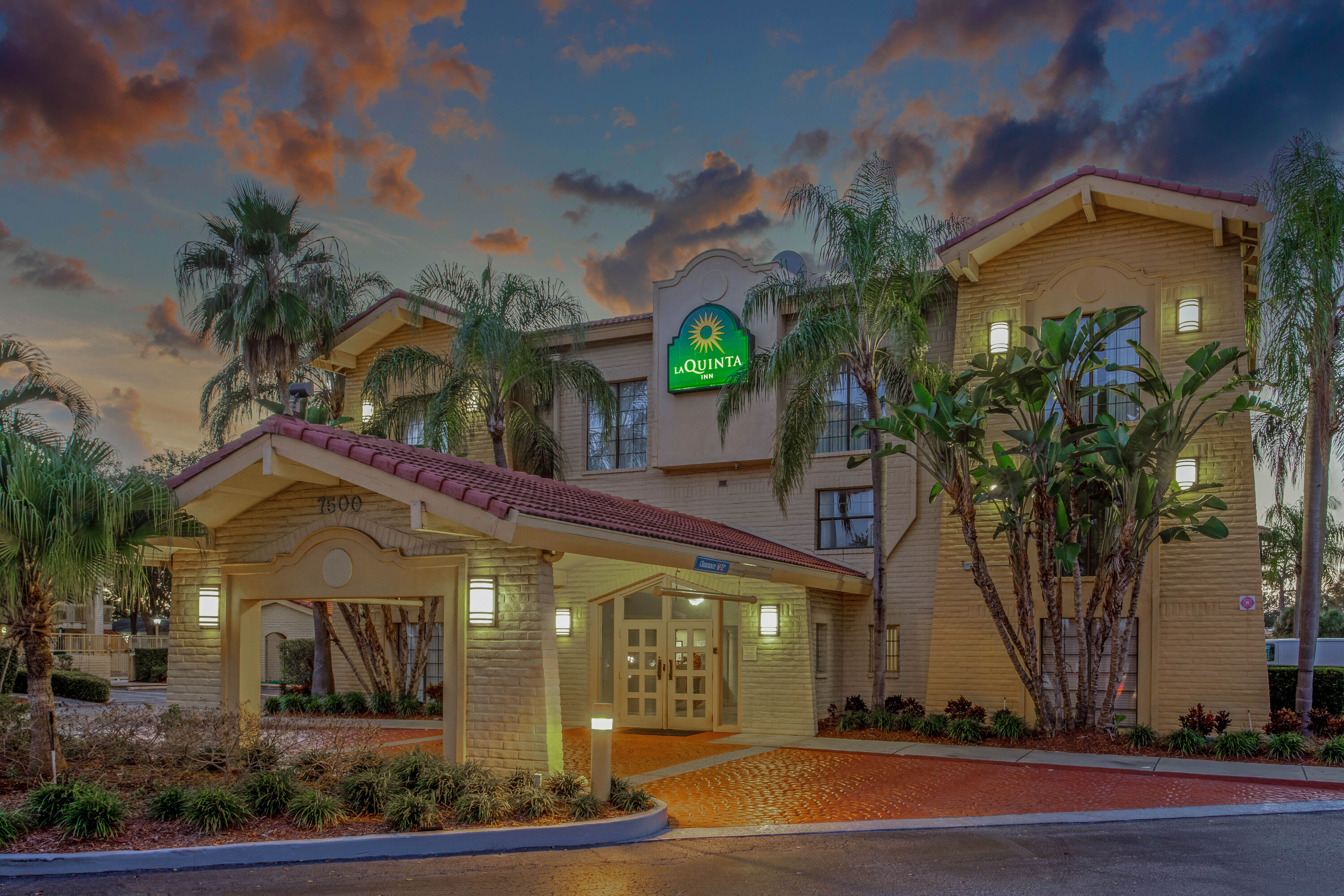 Exterior Dusk Image of La Quinta Inn by Wyndham Tampa Bay Pinellas Park Clearwater hotel in Pinellas Park, Florida