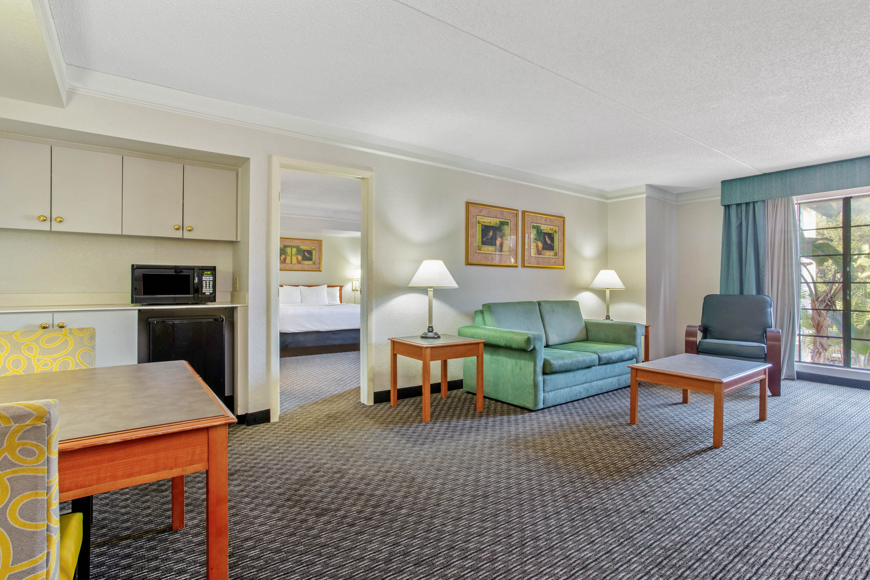 La Quinta Inn by Wyndham Tampa Bay Pinellas Park Clearwater suite in Pinellas Park, Florida