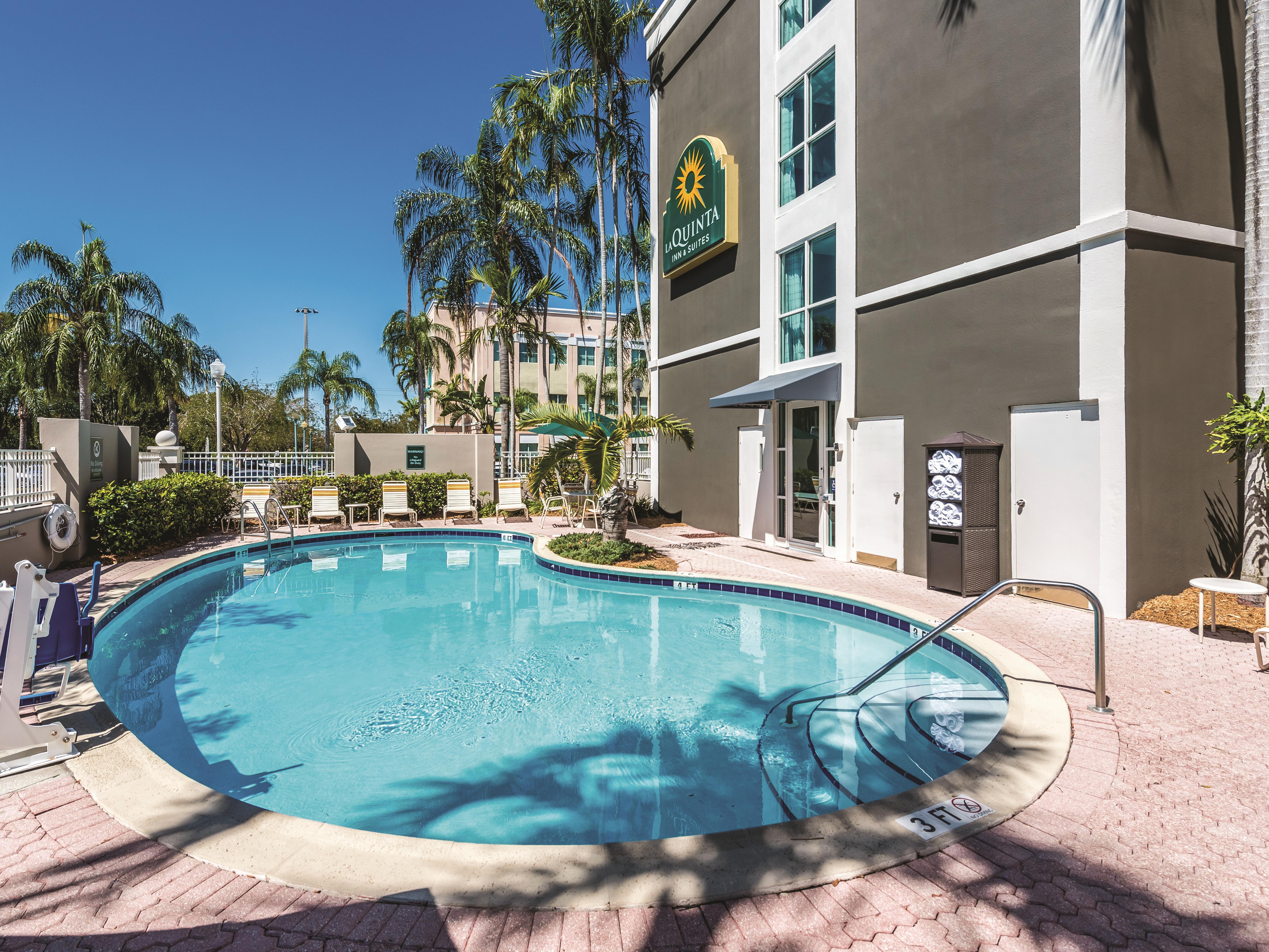 La Quinta Inn Suites By Wyndham Plantation At Sw 6th St