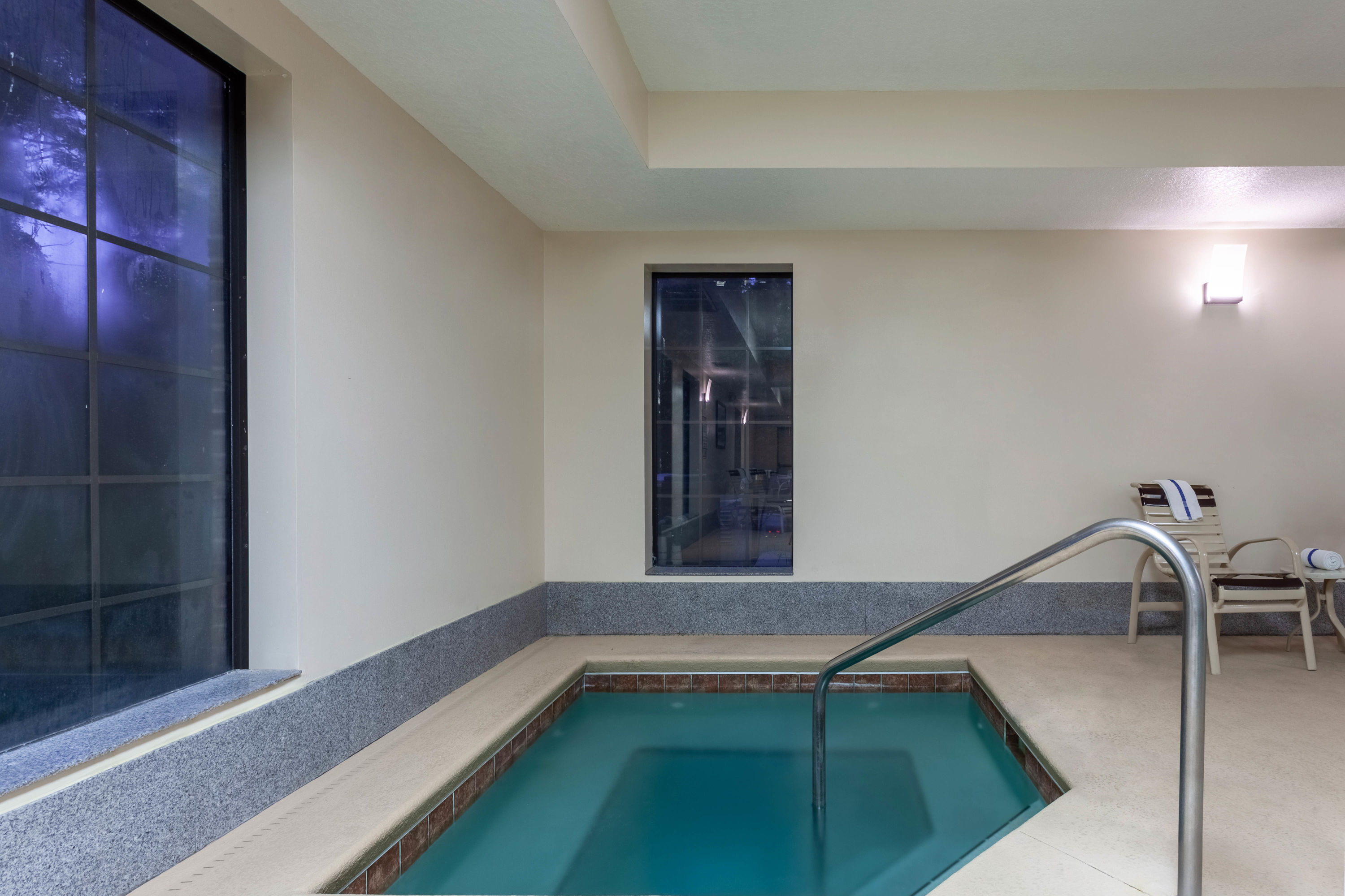 Hot tub at the La Quinta Inn & Suites by Wyndham Port Orange / Daytona in Port Orange, Florida