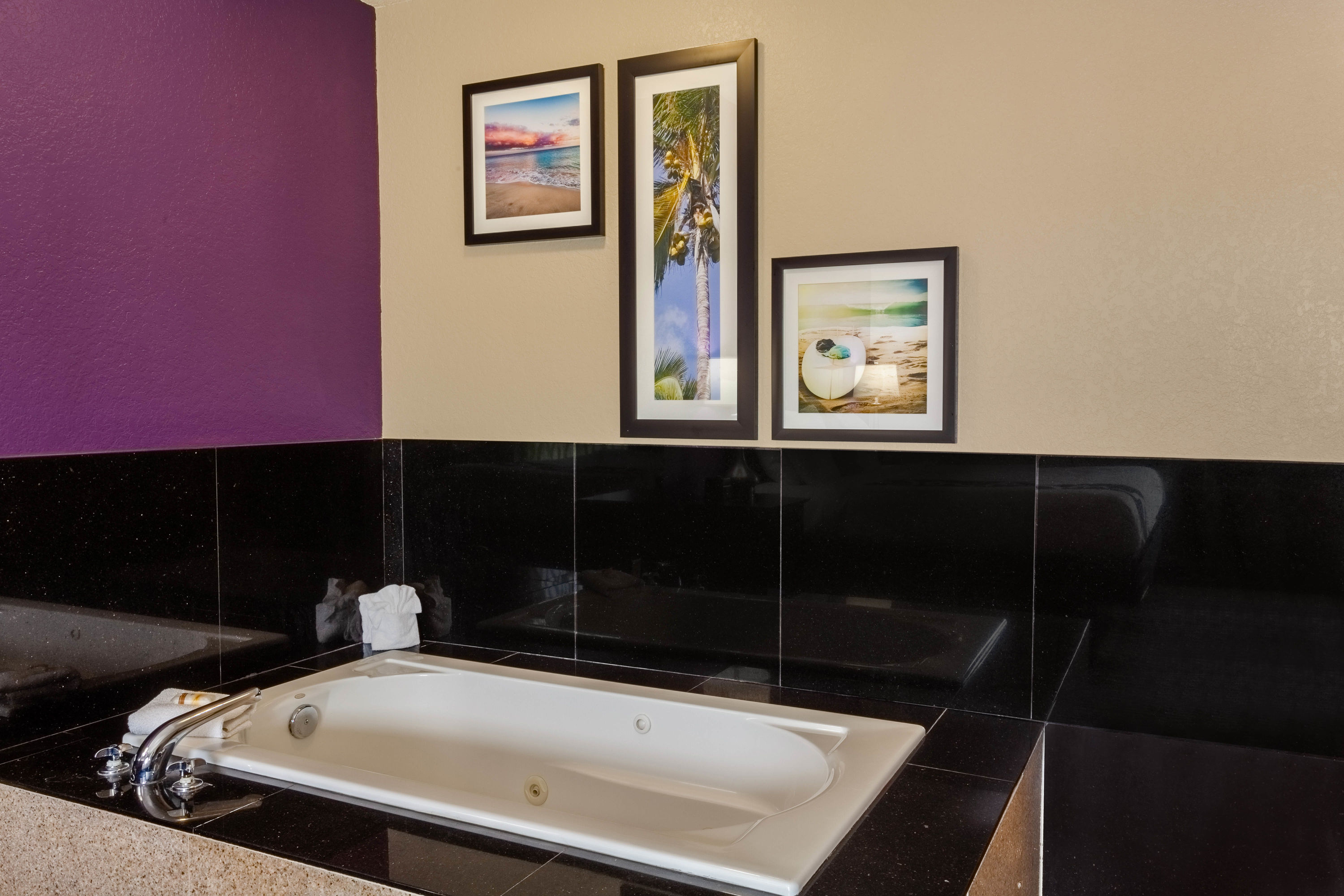 La Quinta Inn & Suites by Wyndham Port Orange / Daytona hot tub suite in Port Orange, Florida