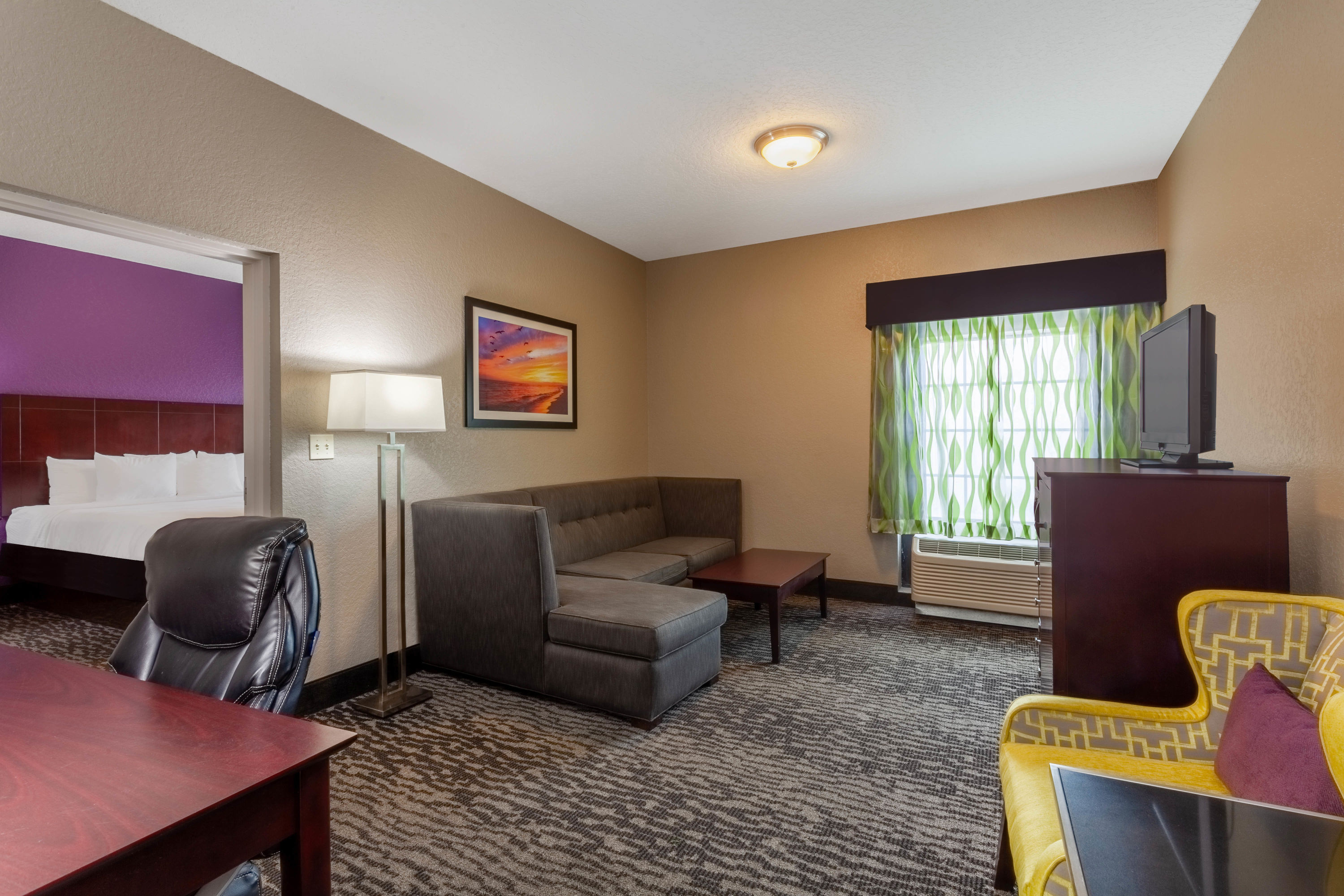 La Quinta Inn & Suites by Wyndham Port Orange / Daytona suite in Port Orange, Florida