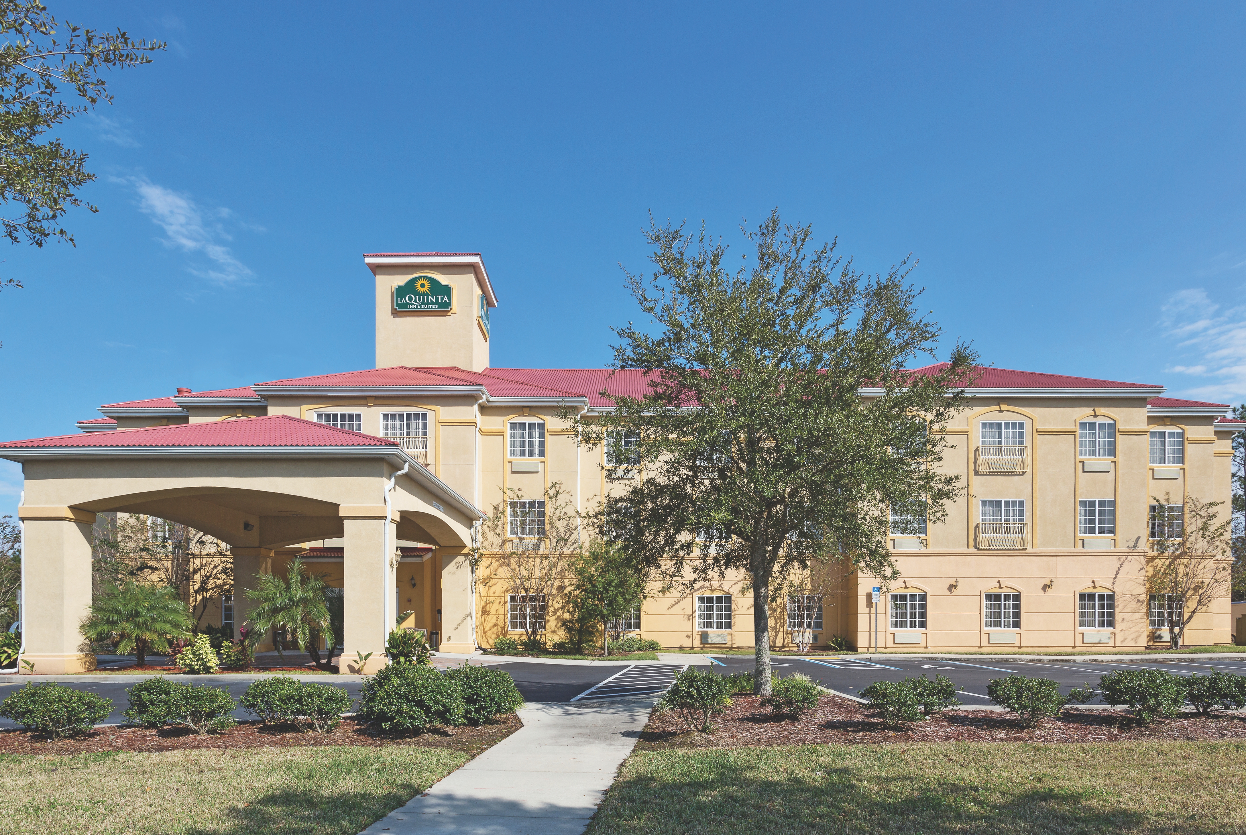 Exterior of La Quinta Inn & Suites by Wyndham St. Augustine hotel in St. Augustine, Florida