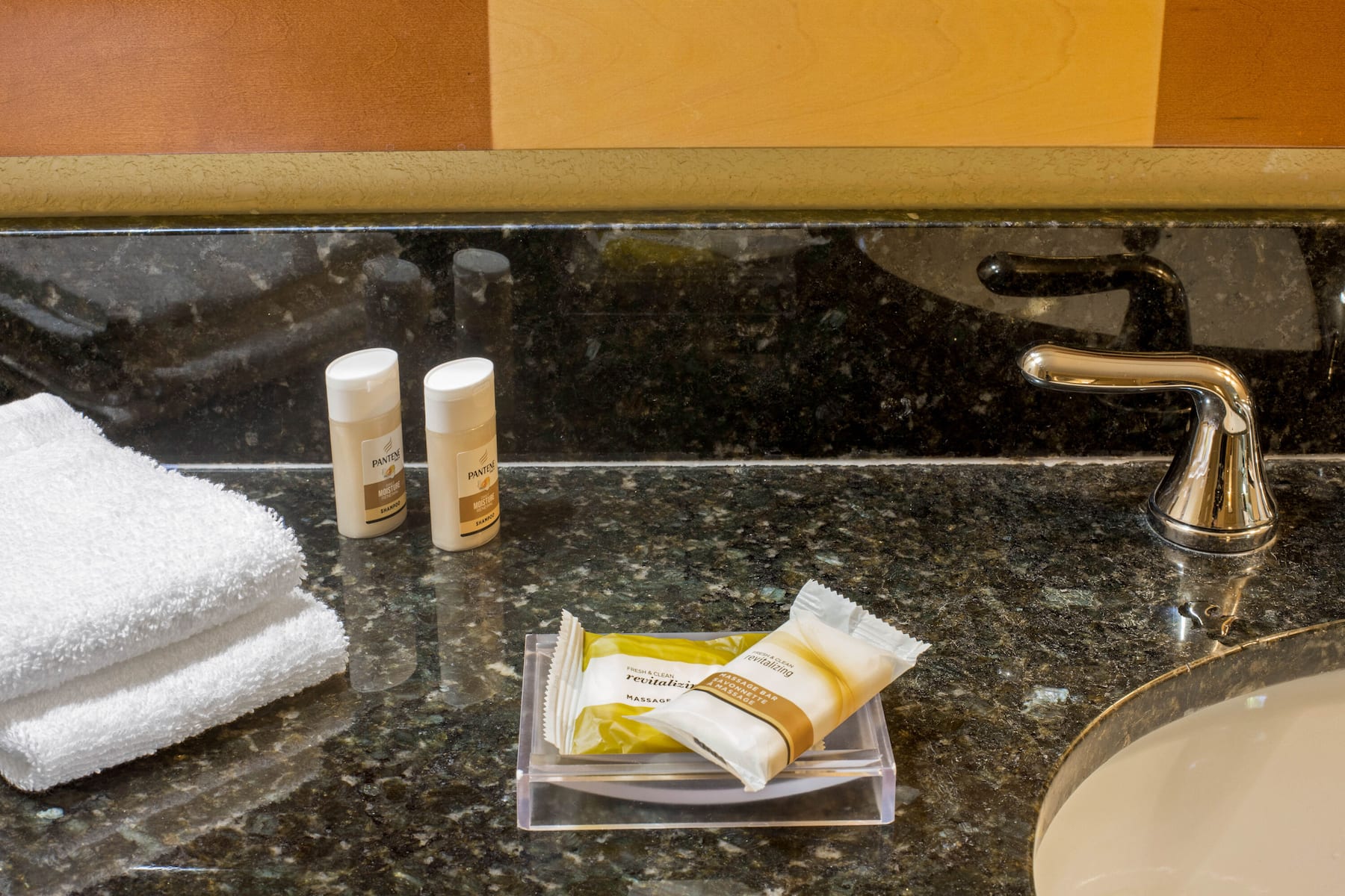 Guest room bath at the La Quinta Inn & Suites by Wyndham Sunrise in Sunrise, Florida