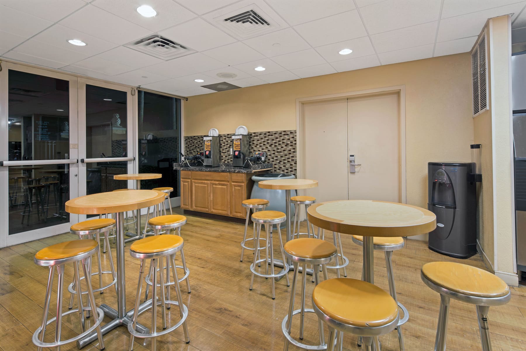 Free breakfast at La Quinta Inn & Suites by Wyndham Sunrise in Sunrise, Florida