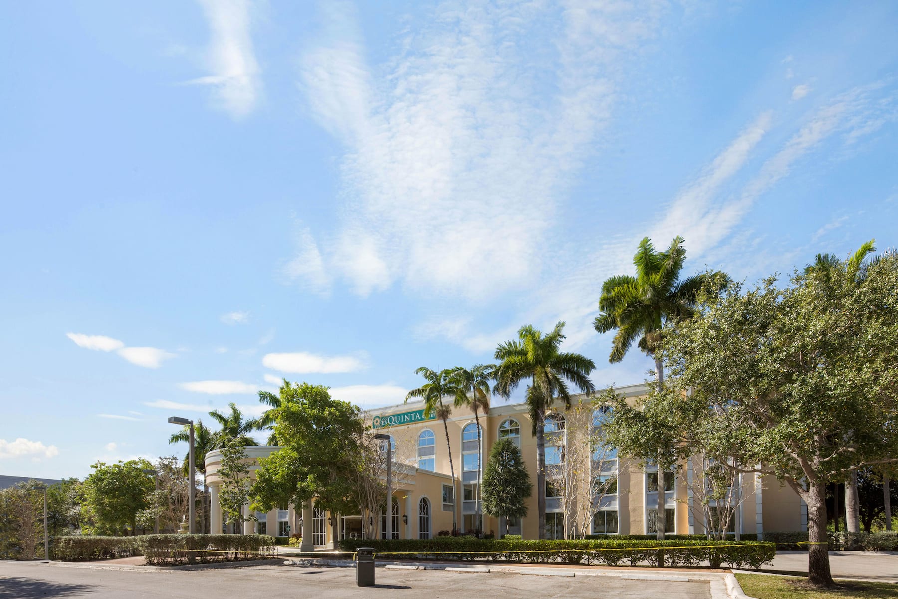 Exterior Day Image of La Quinta Inn & Suites by Wyndham Sunrise hotel in Sunrise, Florida