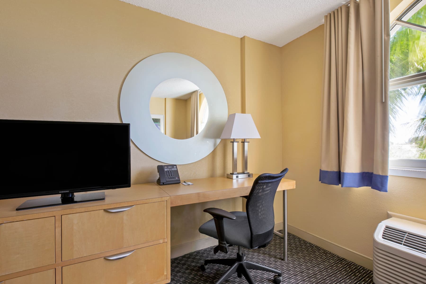 Guest room feature at the La Quinta Inn & Suites by Wyndham Sunrise in Sunrise, Florida