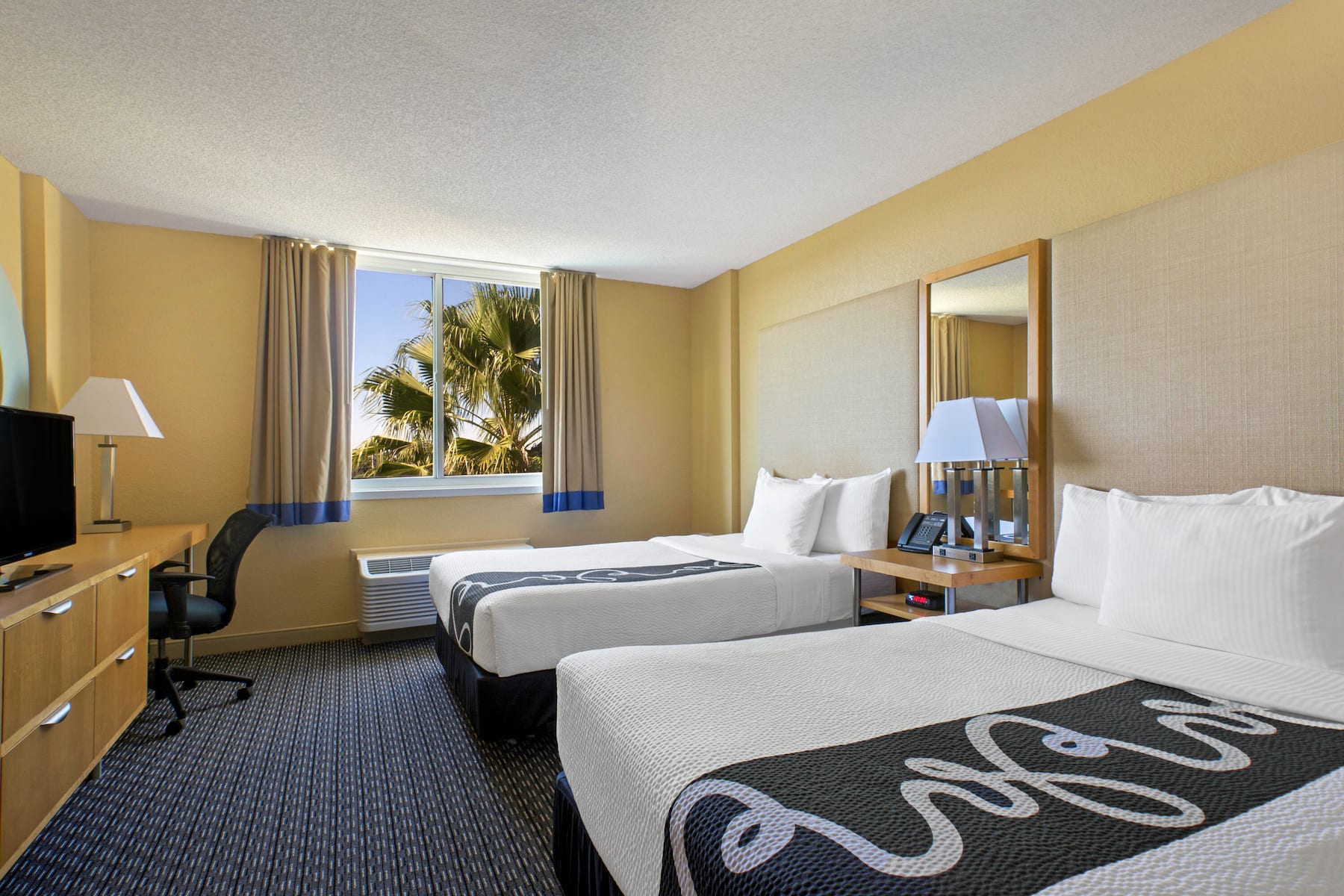La Quinta Inn & Suites by Wyndham Sunrise suite in Sunrise, Florida