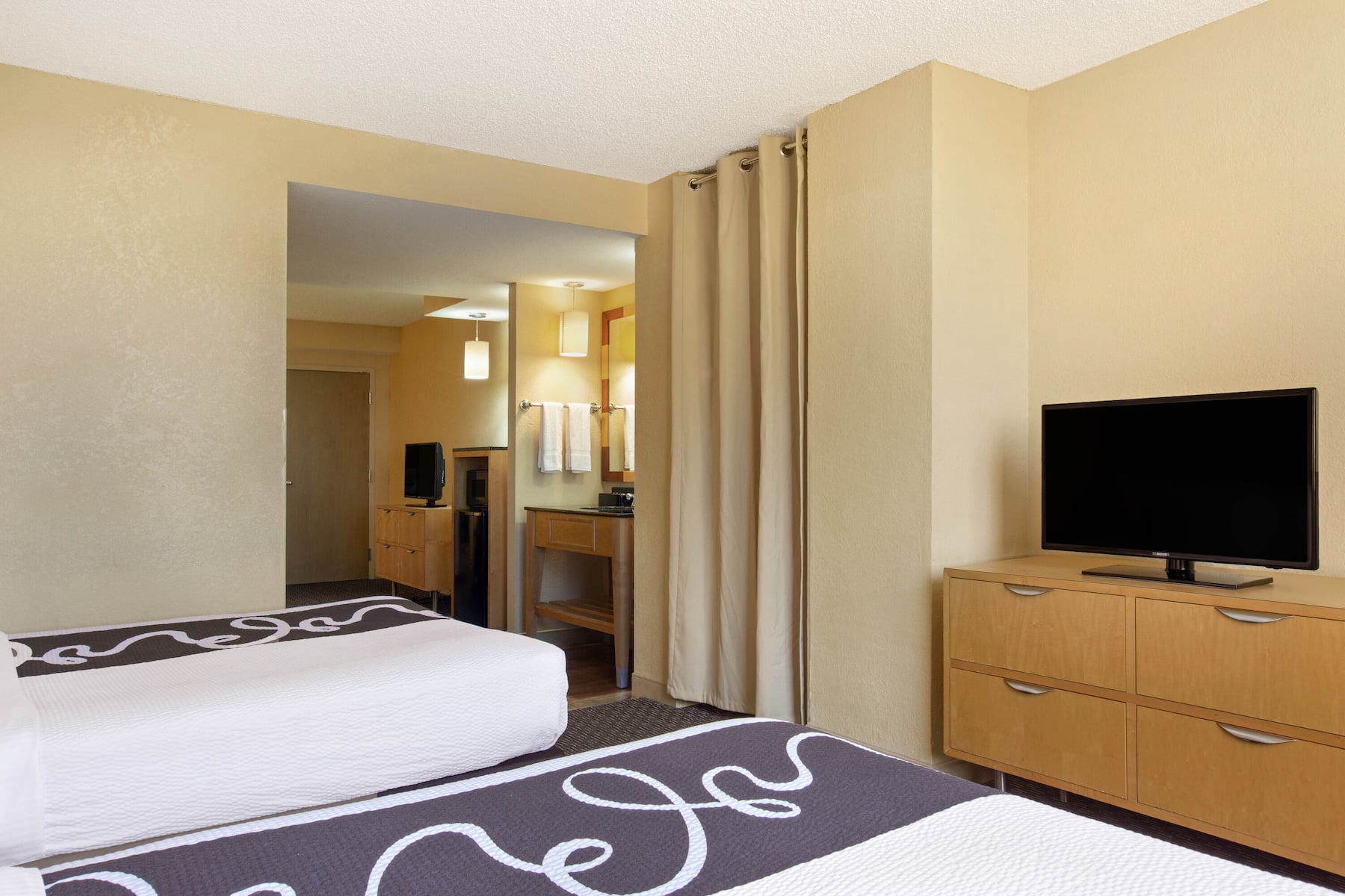 La Quinta Inn & Suites by Wyndham Sunrise suite in Sunrise, Florida
