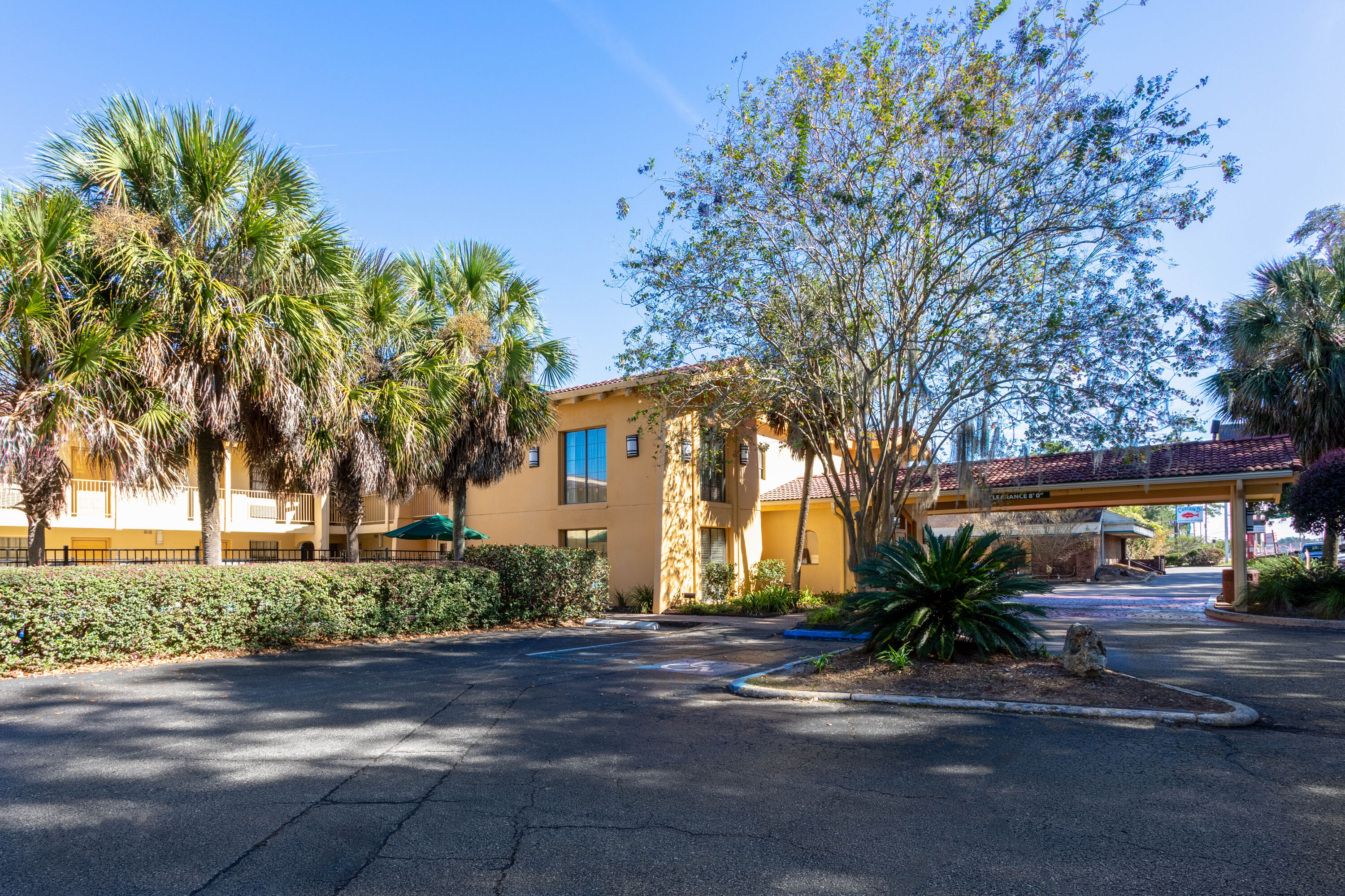 Exterior Day Image of La Quinta Inn by Wyndham Tallahassee North hotel in Tallahassee, Florida