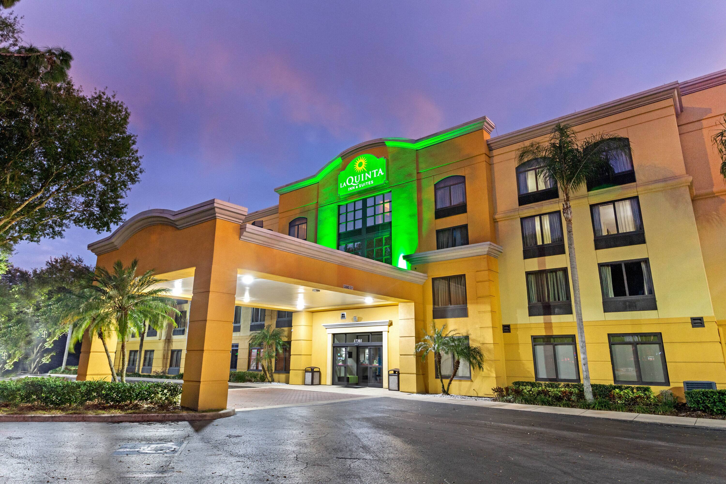 La Quinta Inn amp Suites by Wyndham - 10898 Exterior Night 1 
