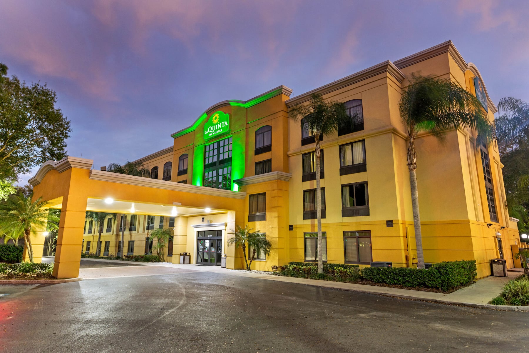 La Quinta Inn & Suites by Wyndham Tampa North I-75 | Tampa, FL Hotels
