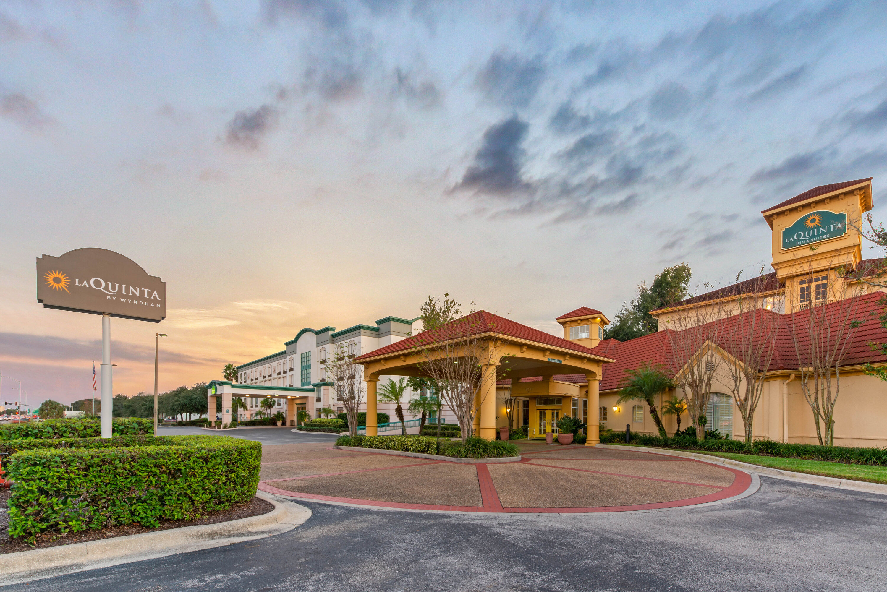 Exterior Dusk Image of La Quinta Inn & Suites by Wyndham USF (Near Busch Gardens) hotel in Tampa, Florida