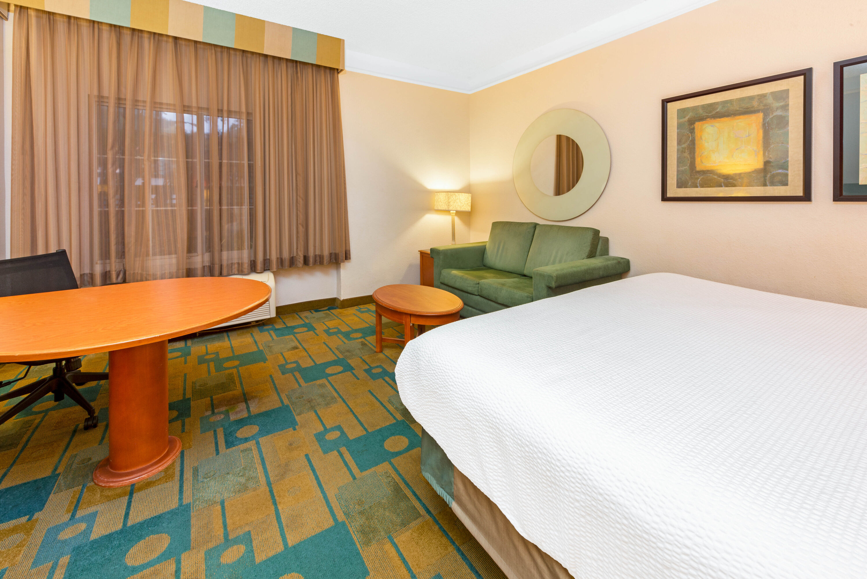 La Quinta Inn Amp Suites By Wyndham Usf Near Busch Gardens